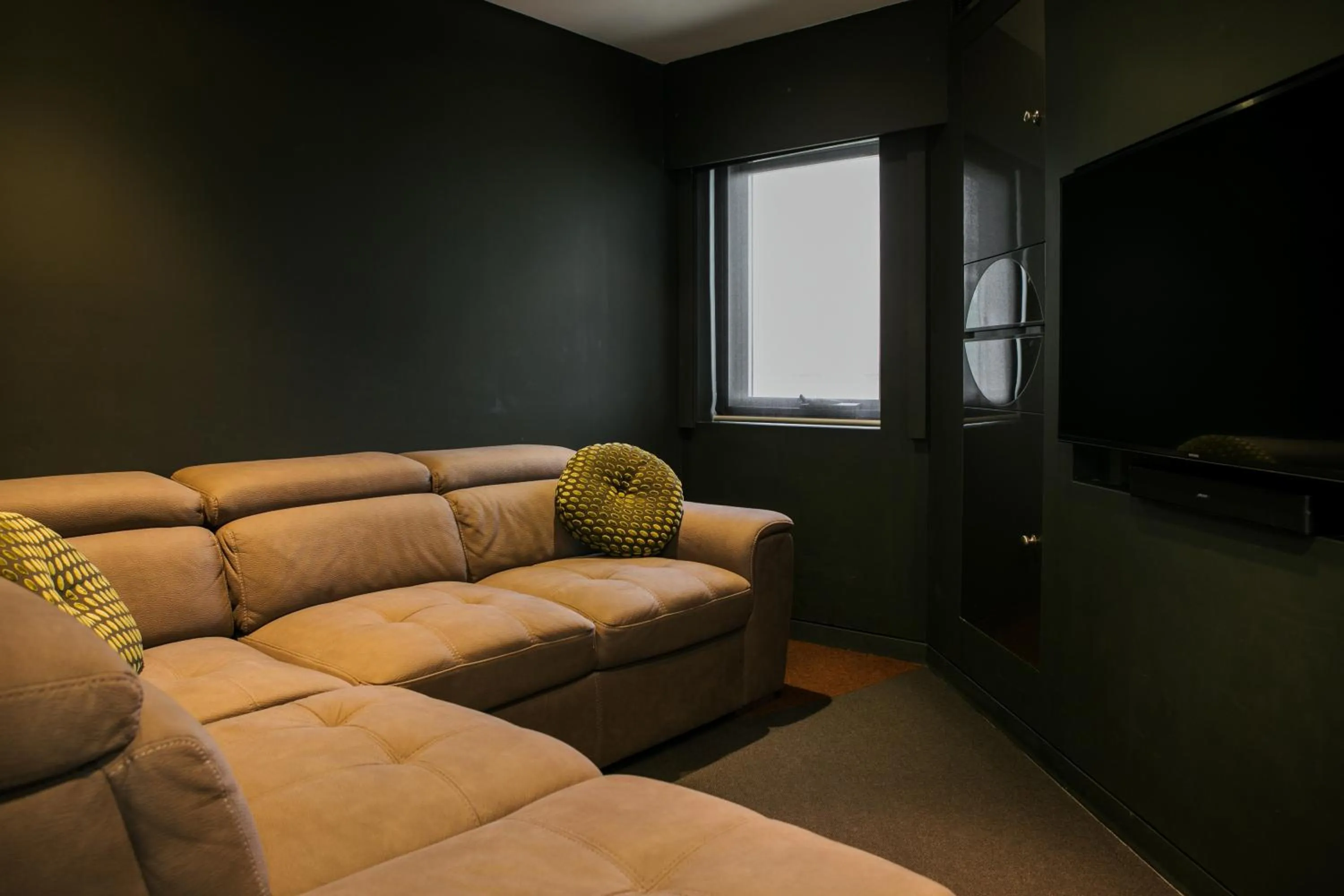 TV and multimedia in Netanya Noosa Beachfront Resort