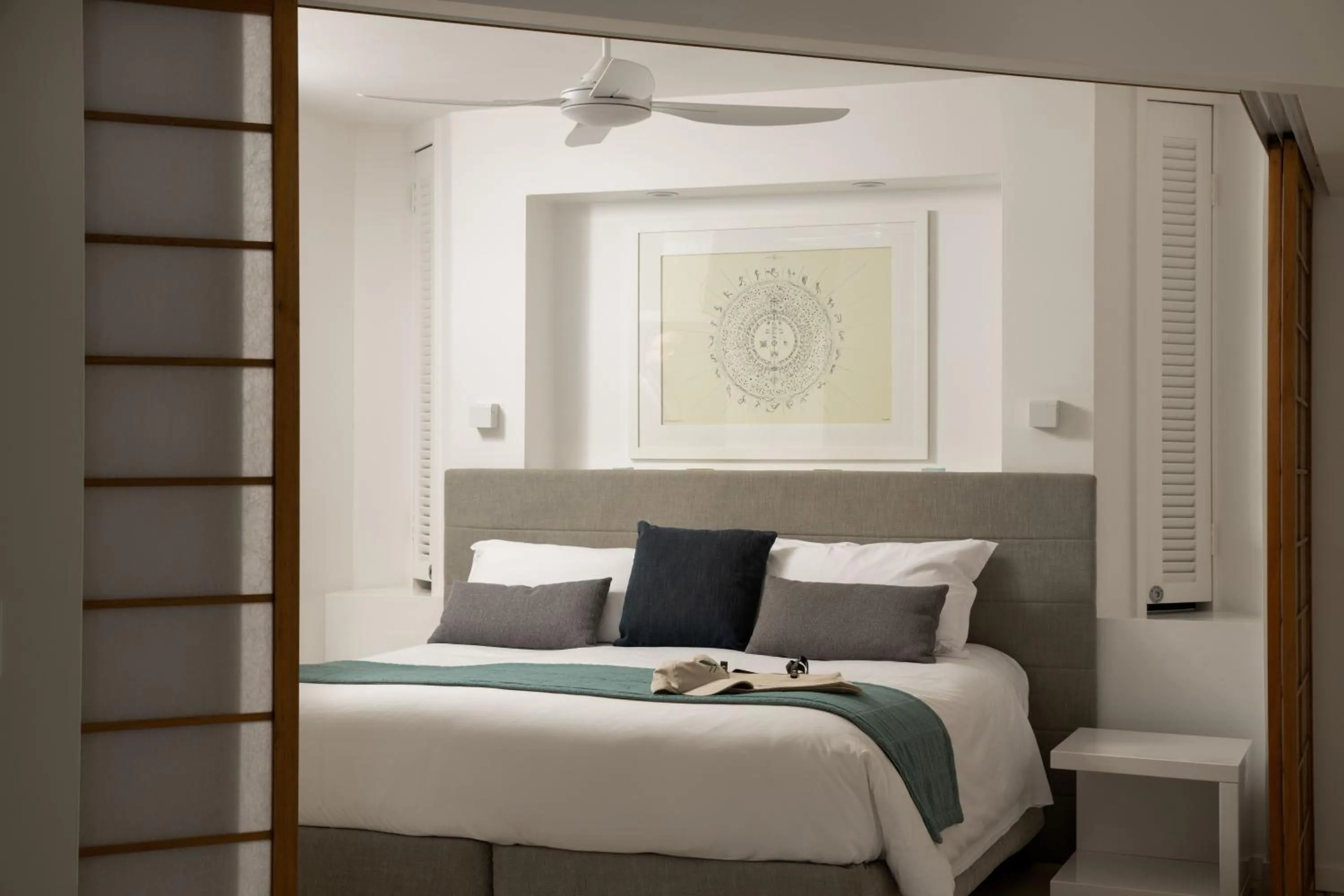 Photo of the whole room, Bed in Netanya Noosa Beachfront Resort