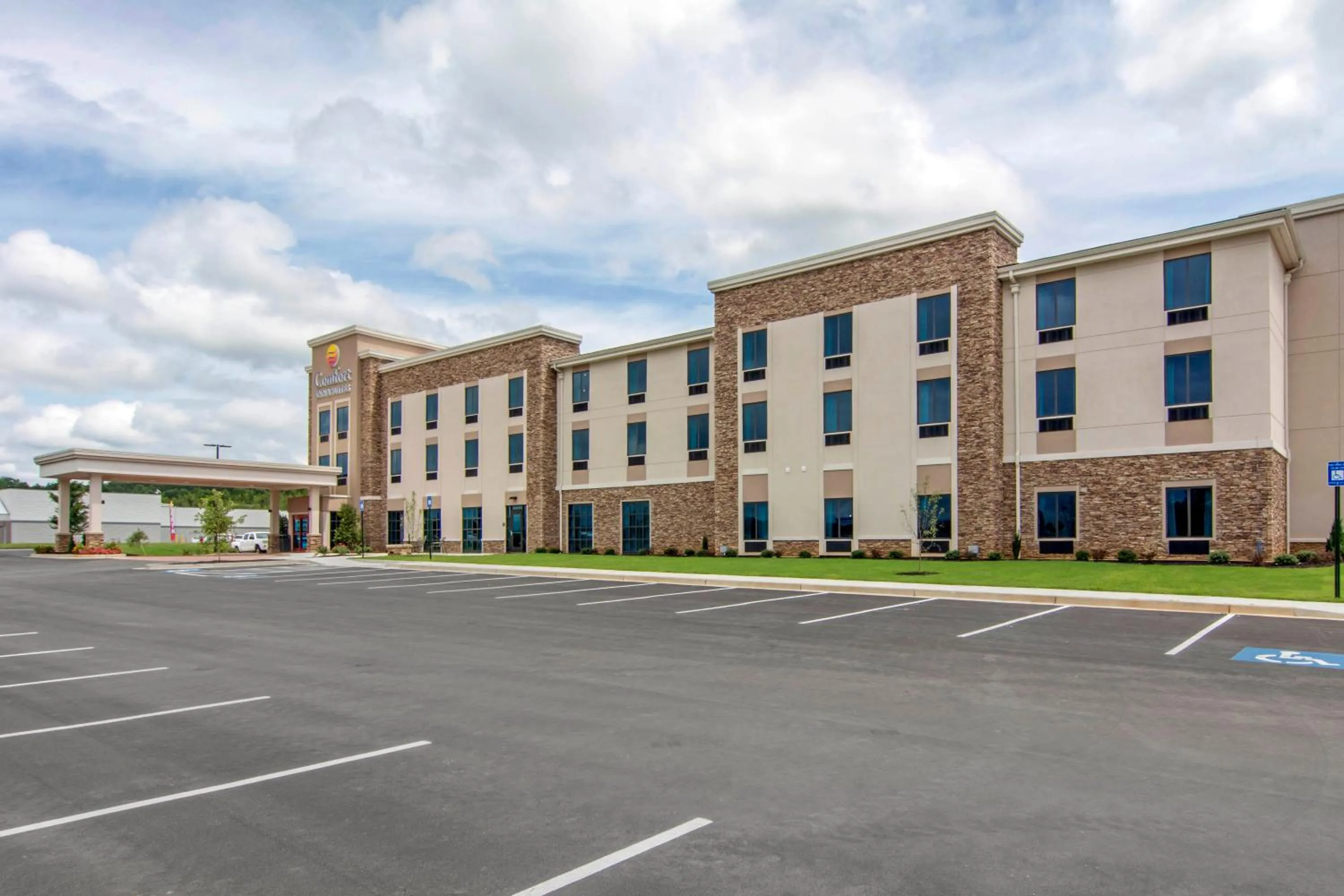 Facade/entrance in Comfort Inn & Suites East Ellijay
