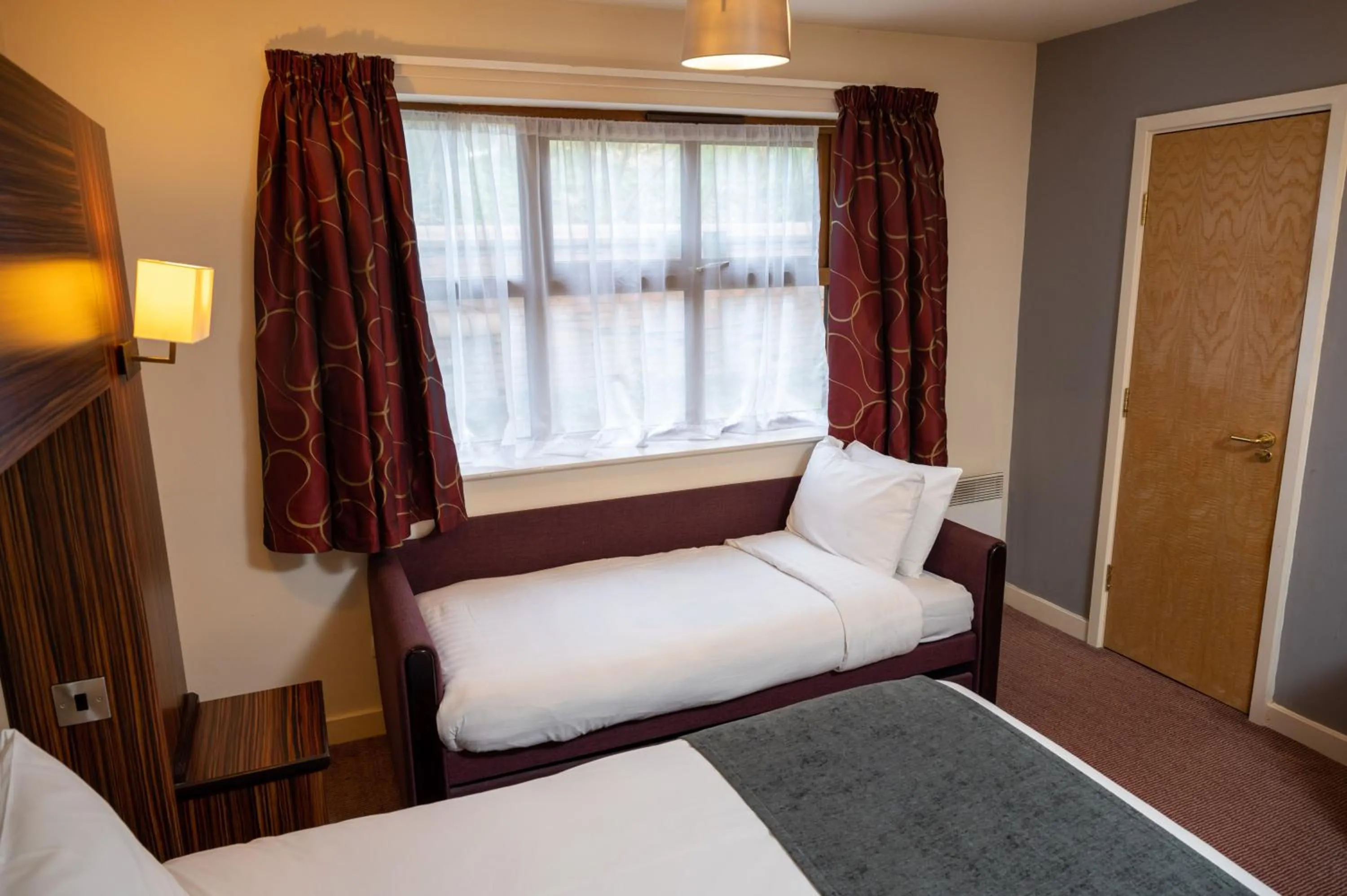 Bed in The Fernhurst by Greene King Inns