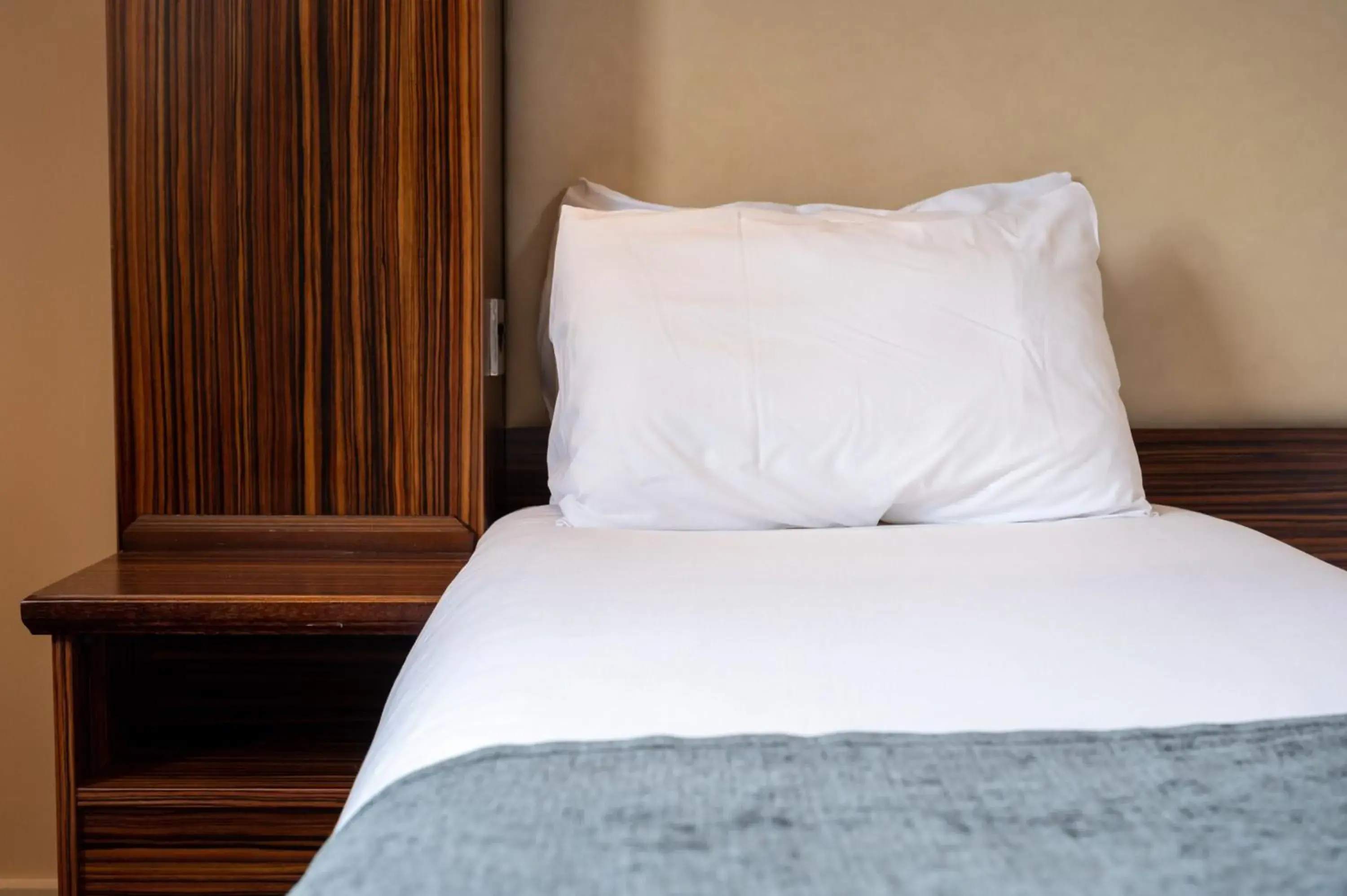 Twin Room in The Fernhurst by Greene King Inns Twin Room in The Fernhurst by Greene King Inns