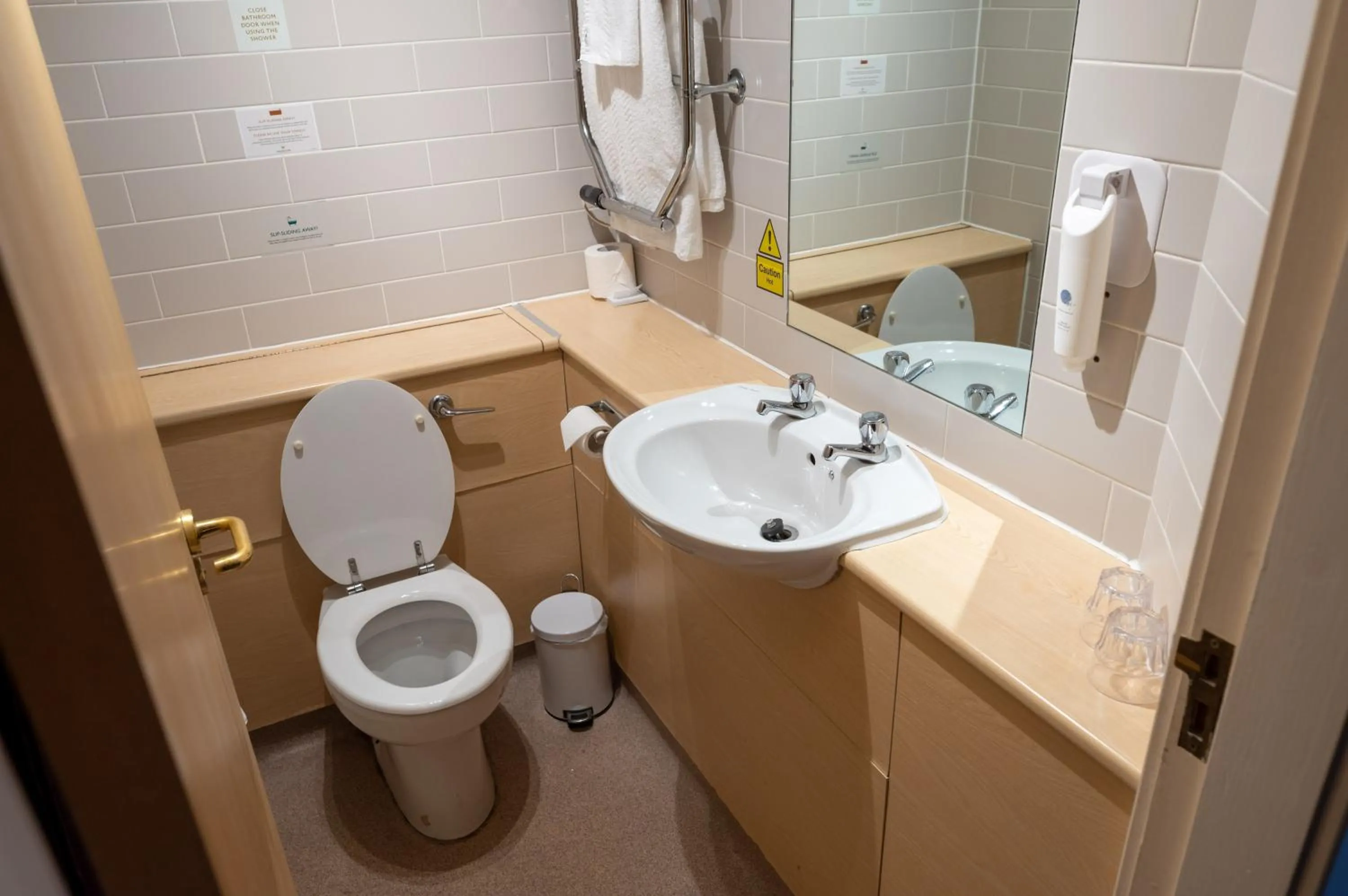 Bathroom in The Fernhurst by Greene King Inns