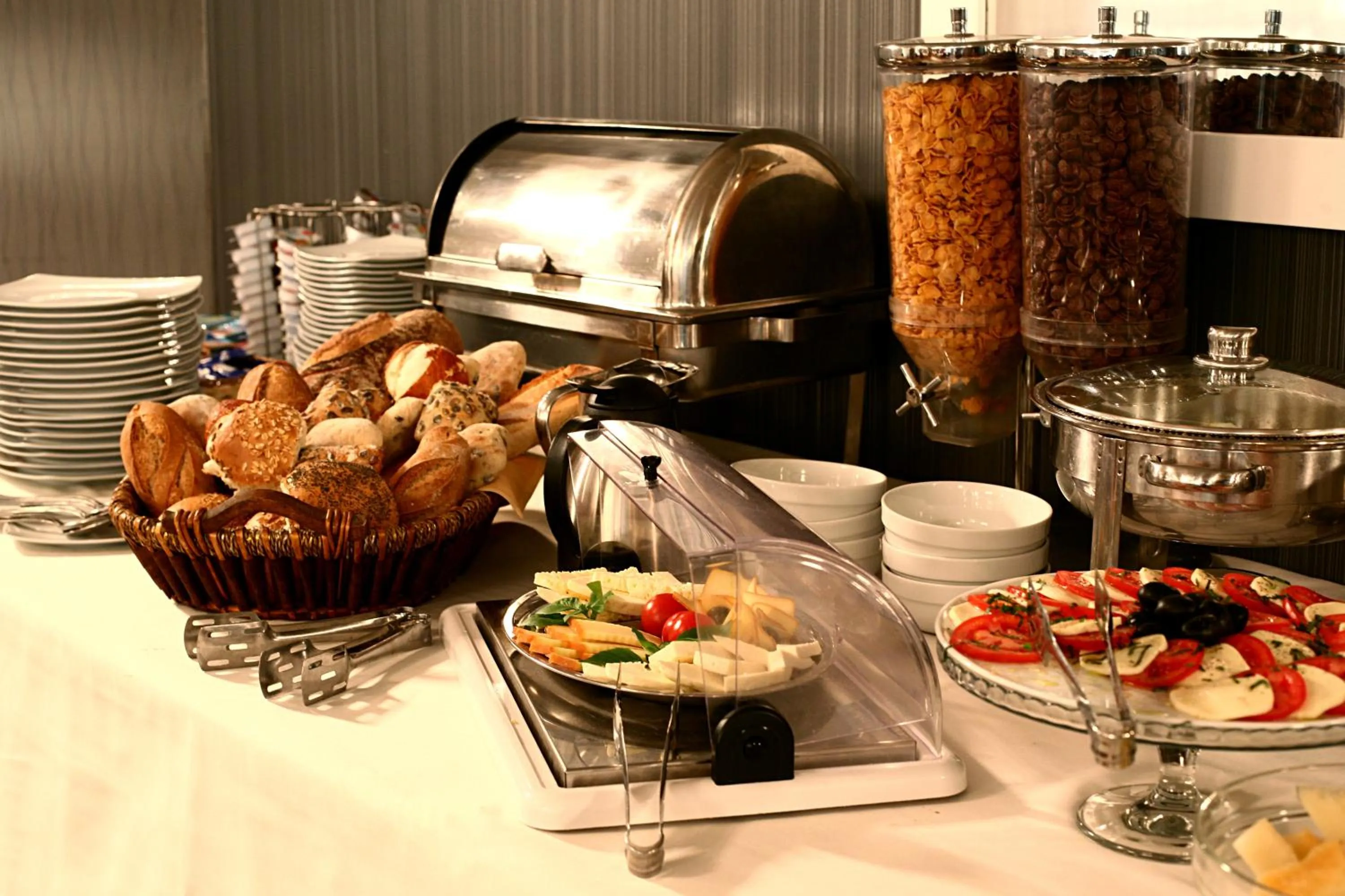 Restaurant/places to eat in Reghina Blue Hotel