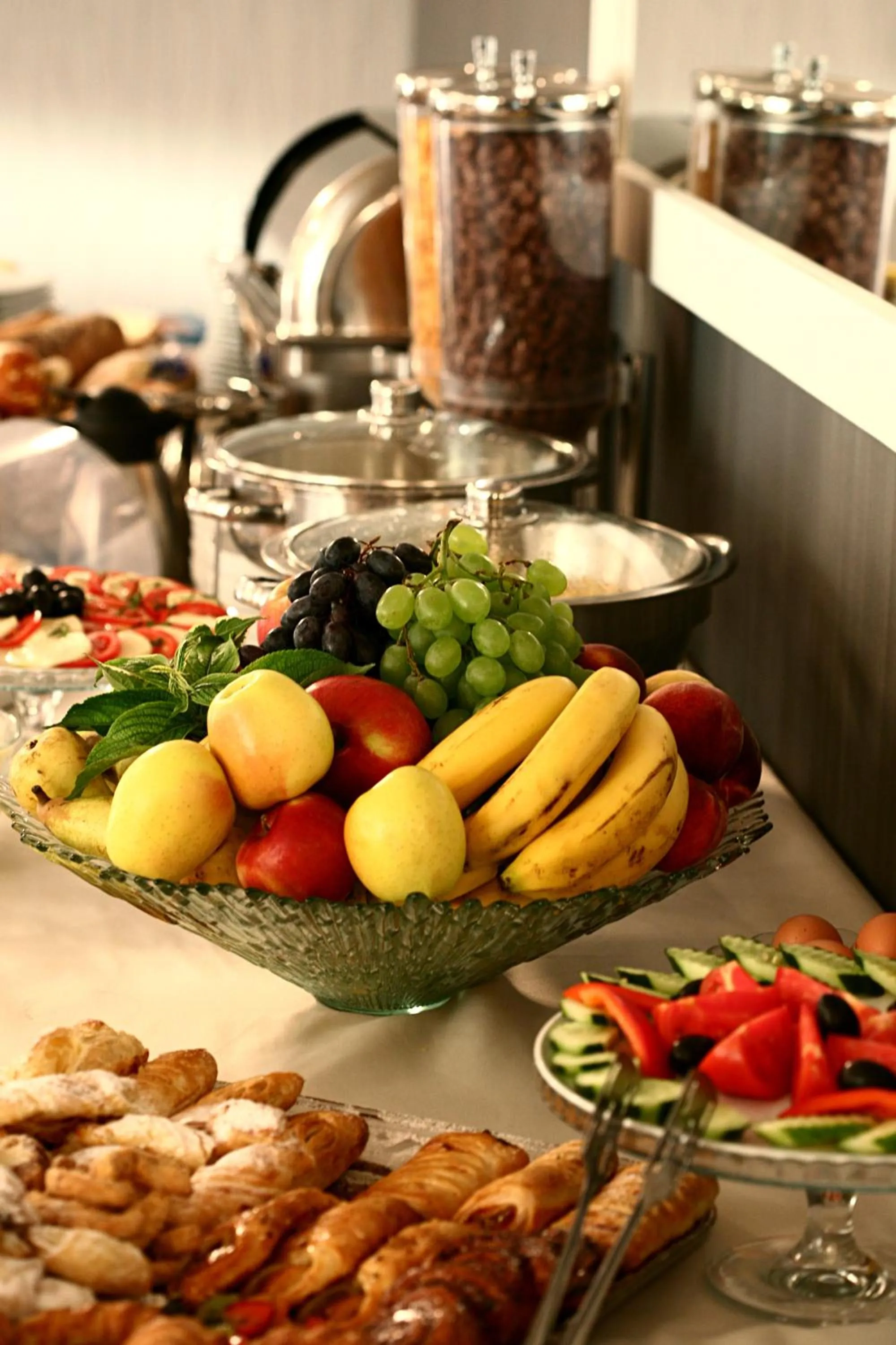 Restaurant/places to eat in Reghina Blue Hotel