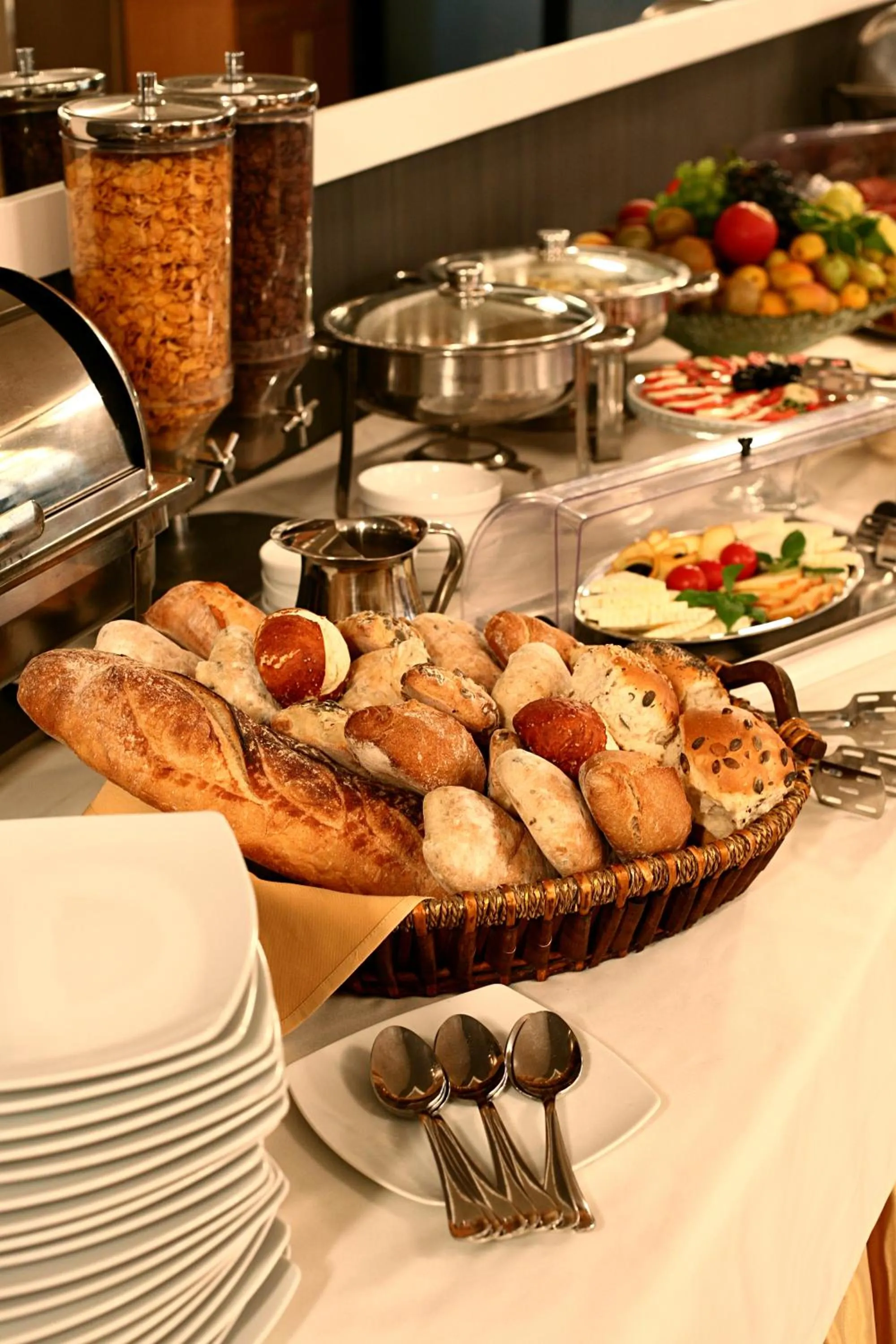 Restaurant/places to eat in Reghina Blue Hotel