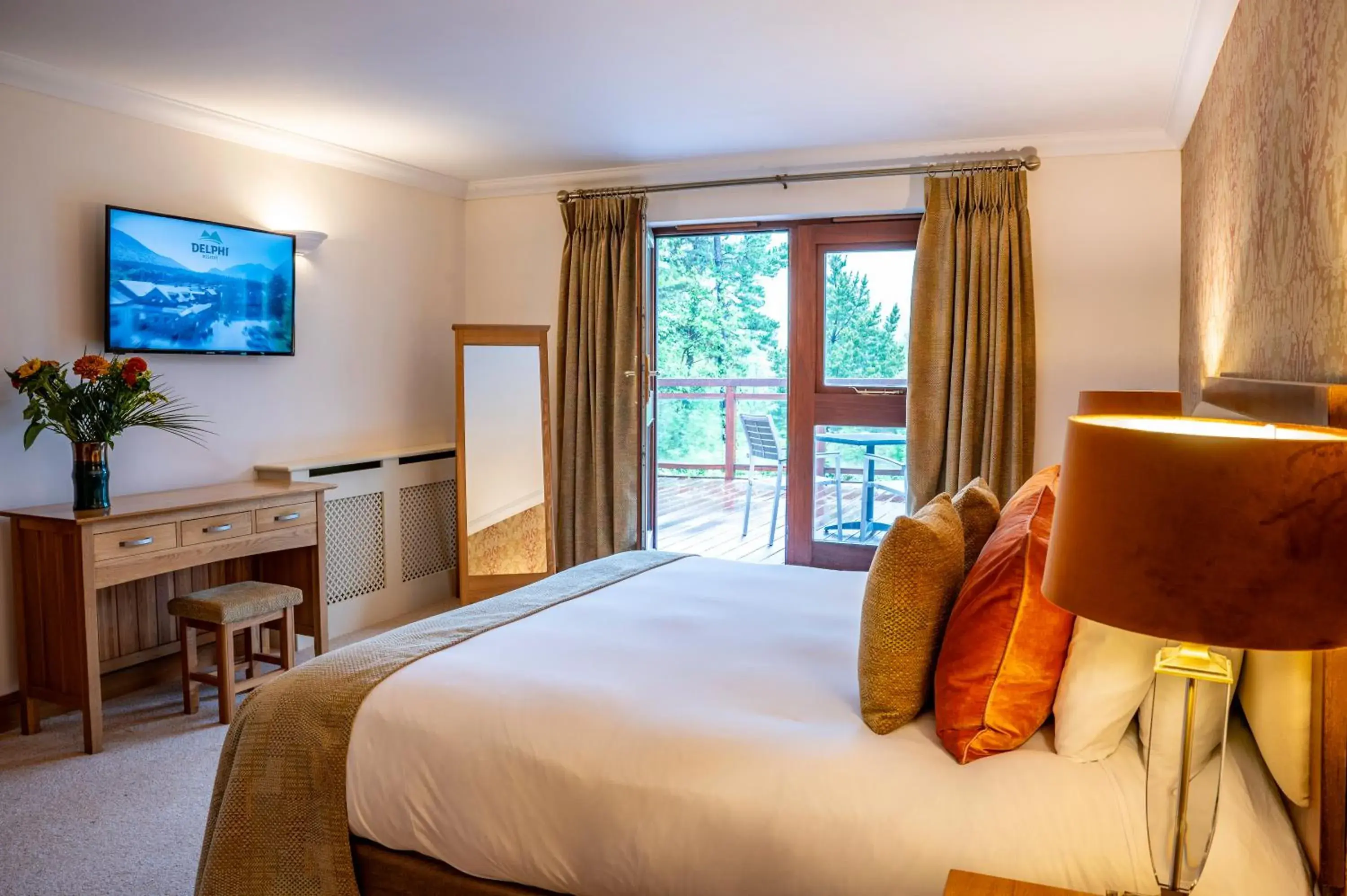 One-Bedroom Suite in Delphi Resort Hotel & Spa One-Bedroom Suite in Delphi Resort Hotel & Spa