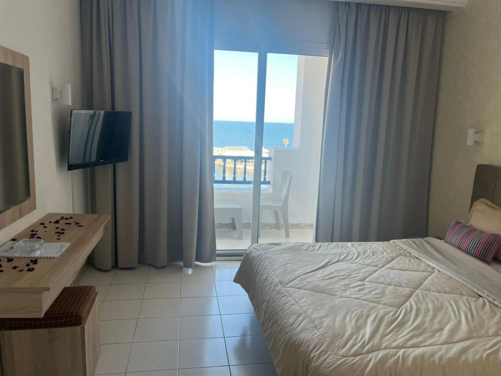 TV and multimedia, Bed in Hotel Mezri