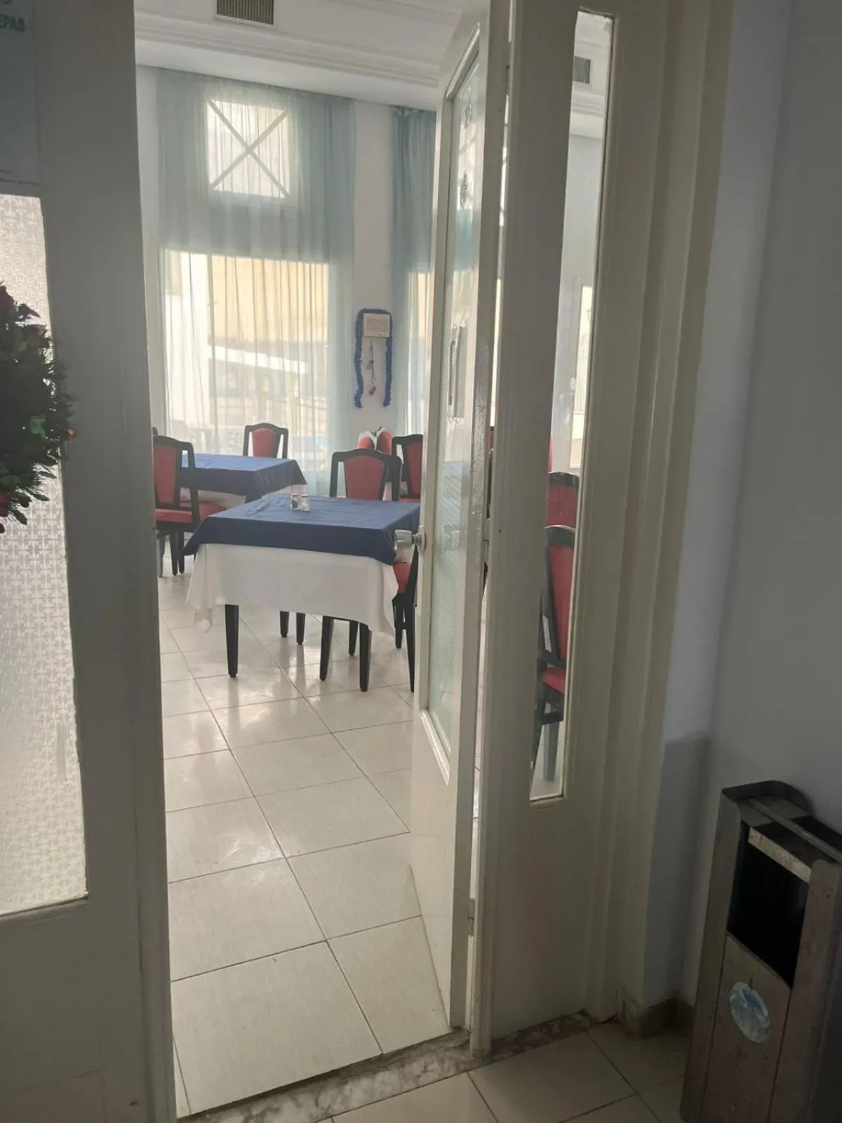 Restaurant/places to eat in Hotel Mezri