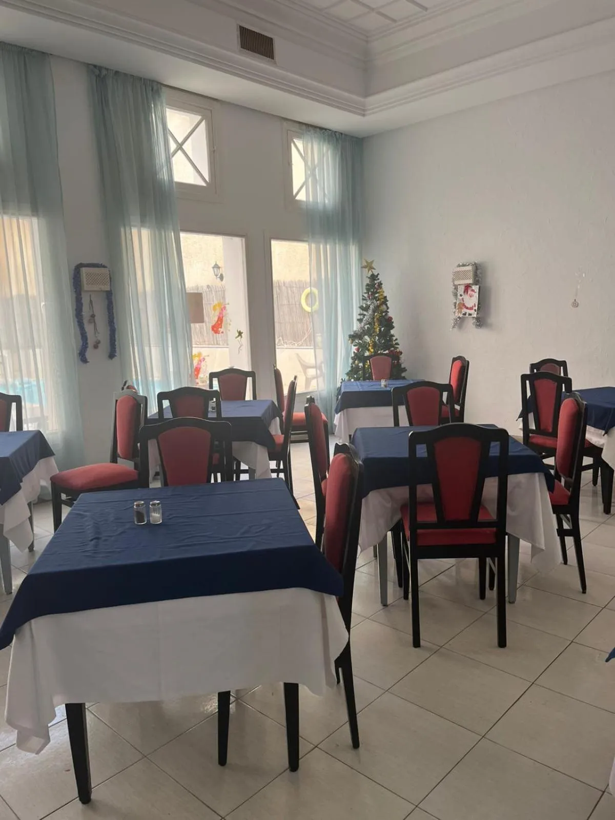Restaurant/places to eat in Hotel Mezri