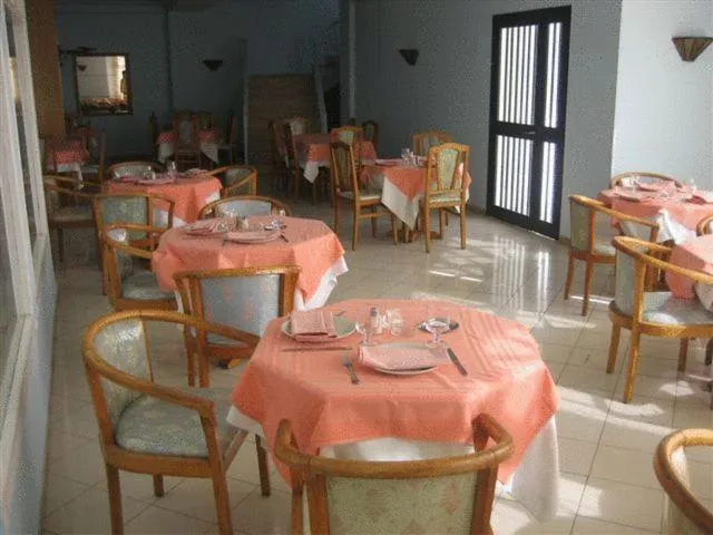 Restaurant/places to eat in Hotel Mezri