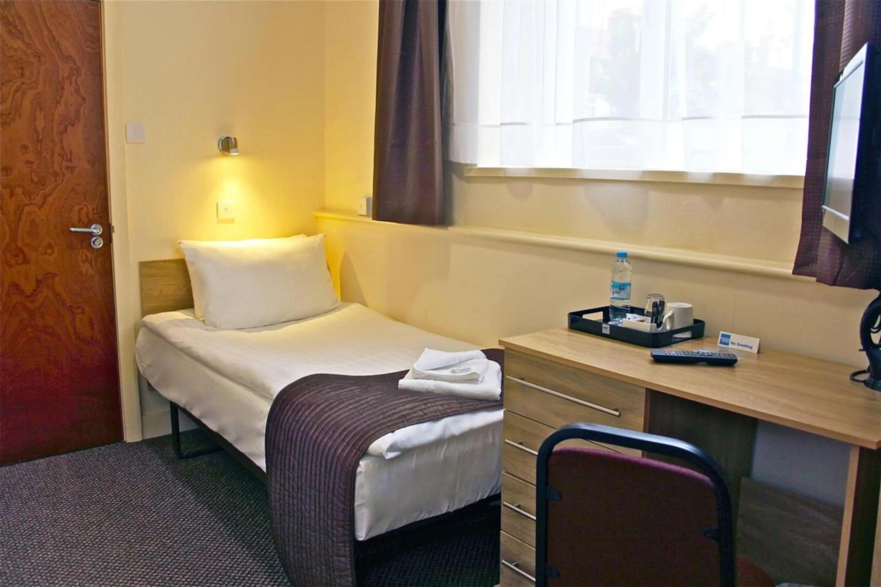 Bedroom, Bed in Central Hotel Golders Green