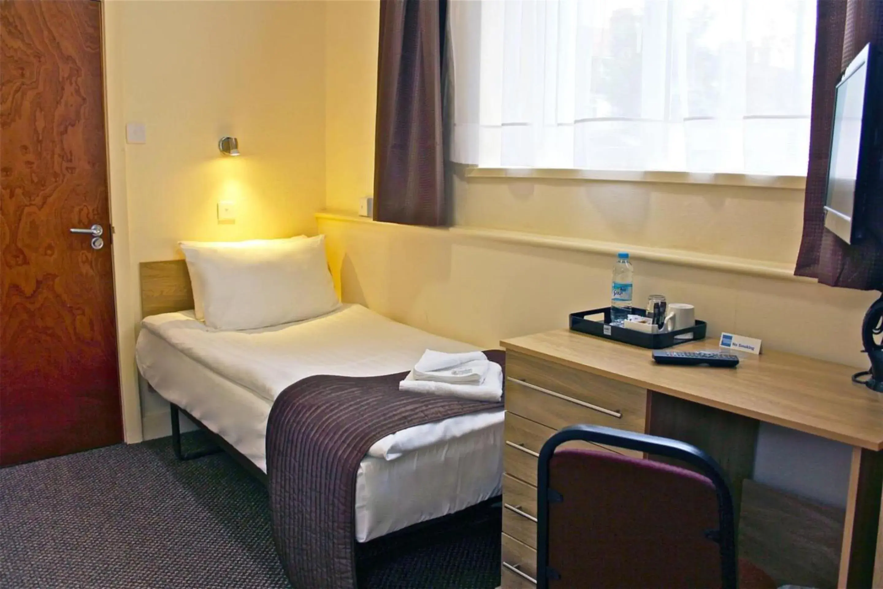 Standard Single Room in Central Hotel Golders Green Standard Single Room in Central Hotel Golders Green