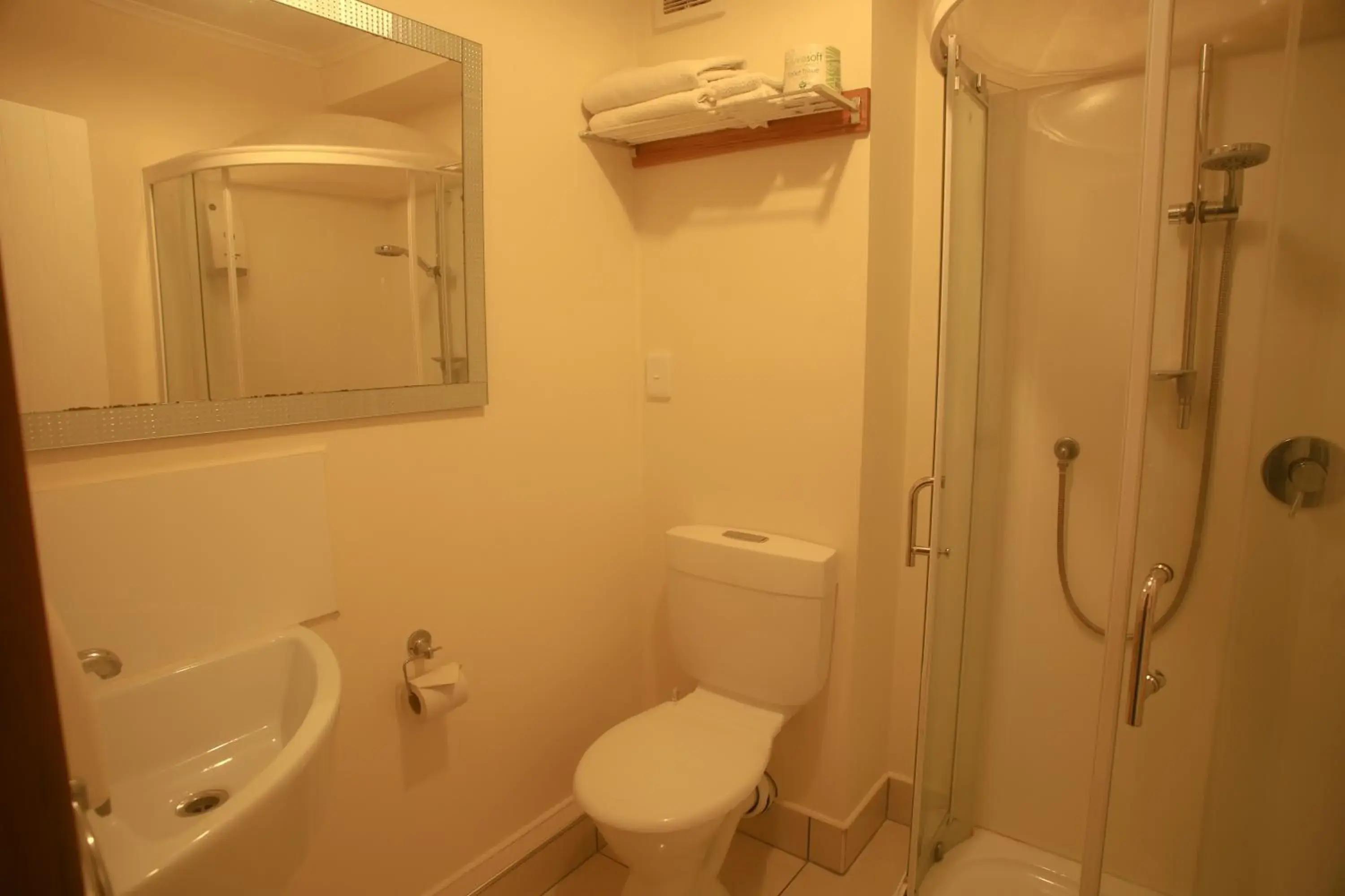 Double or Twin Room with Balcony in The Grand Hotel Wanganui Double or Twin Room with Balcony in The Grand Hotel Wanganui