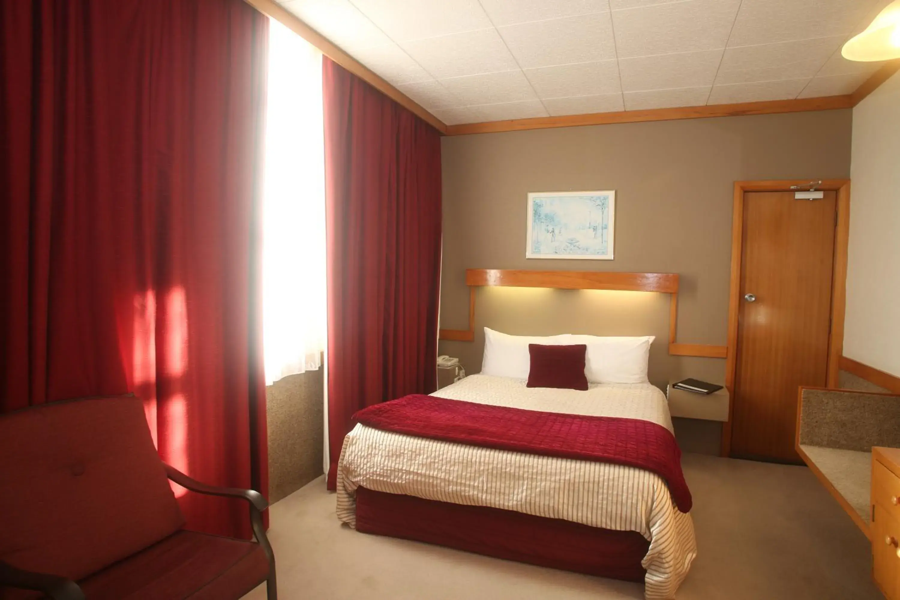 Double Room with Private Bathroom in The Grand Hotel Wanganui Double Room with Private Bathroom in The Grand Hotel Wanganui