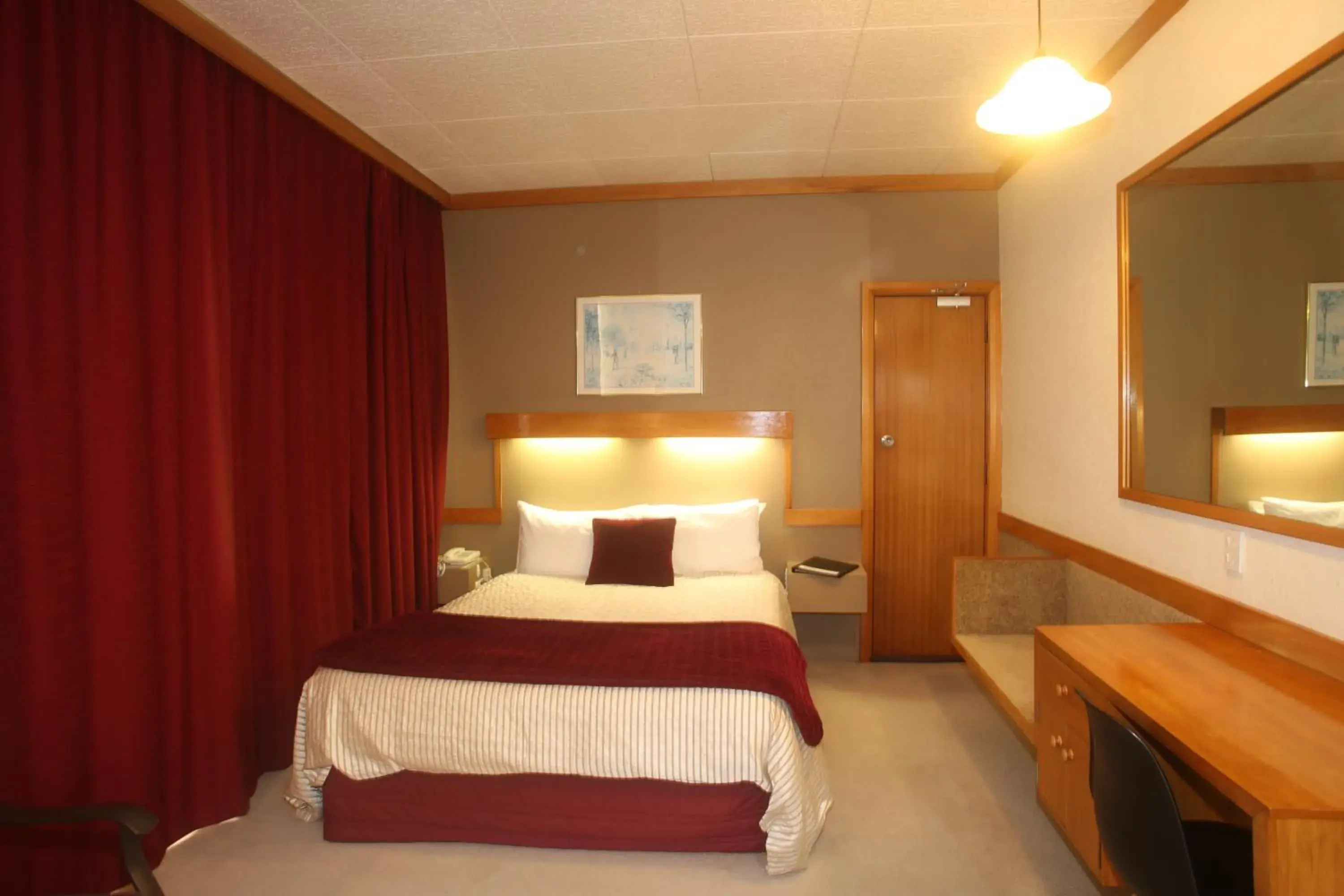 King Room in The Grand Hotel Wanganui King Room in The Grand Hotel Wanganui