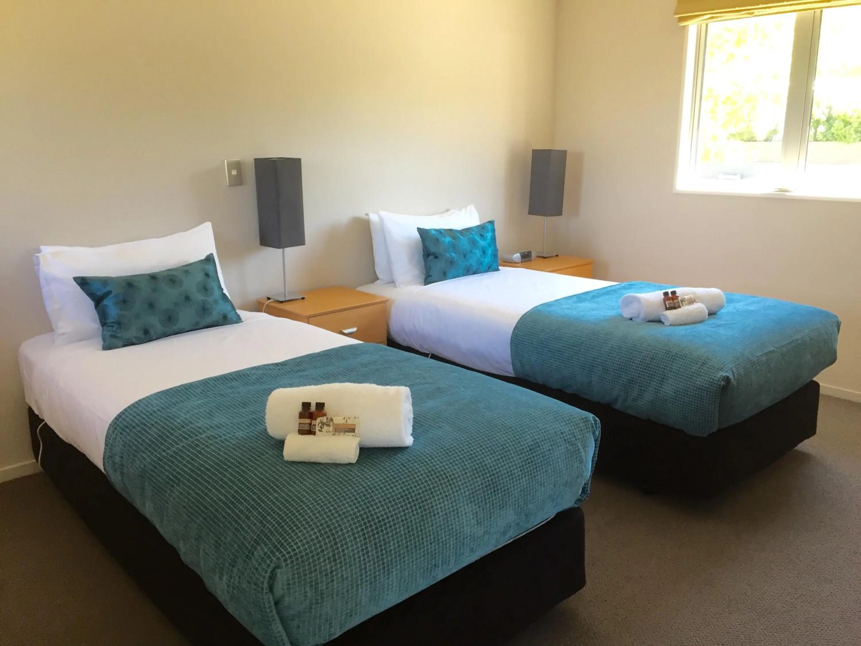 Bedroom, Bed in Arrowfield Apartments