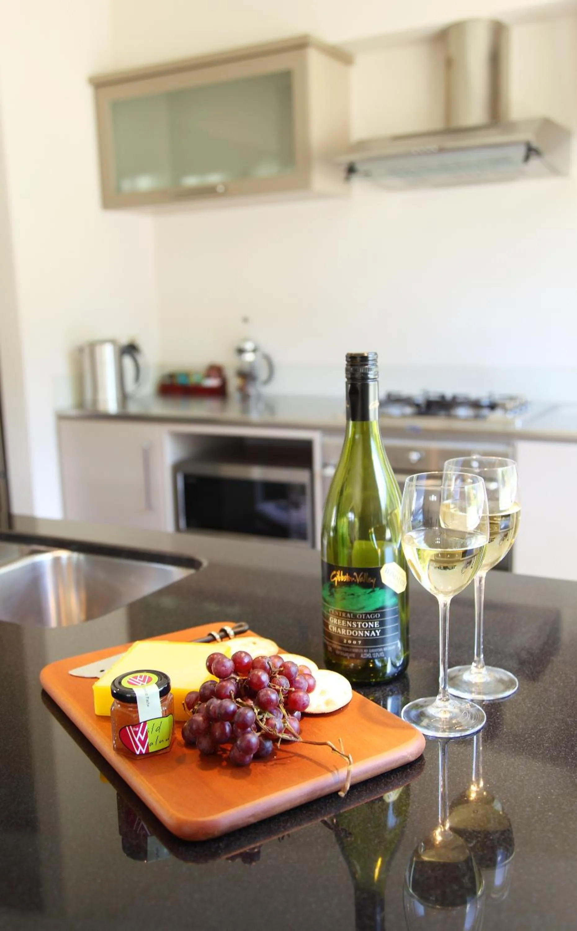 Kitchen or kitchenette in Arrowfield Apartments