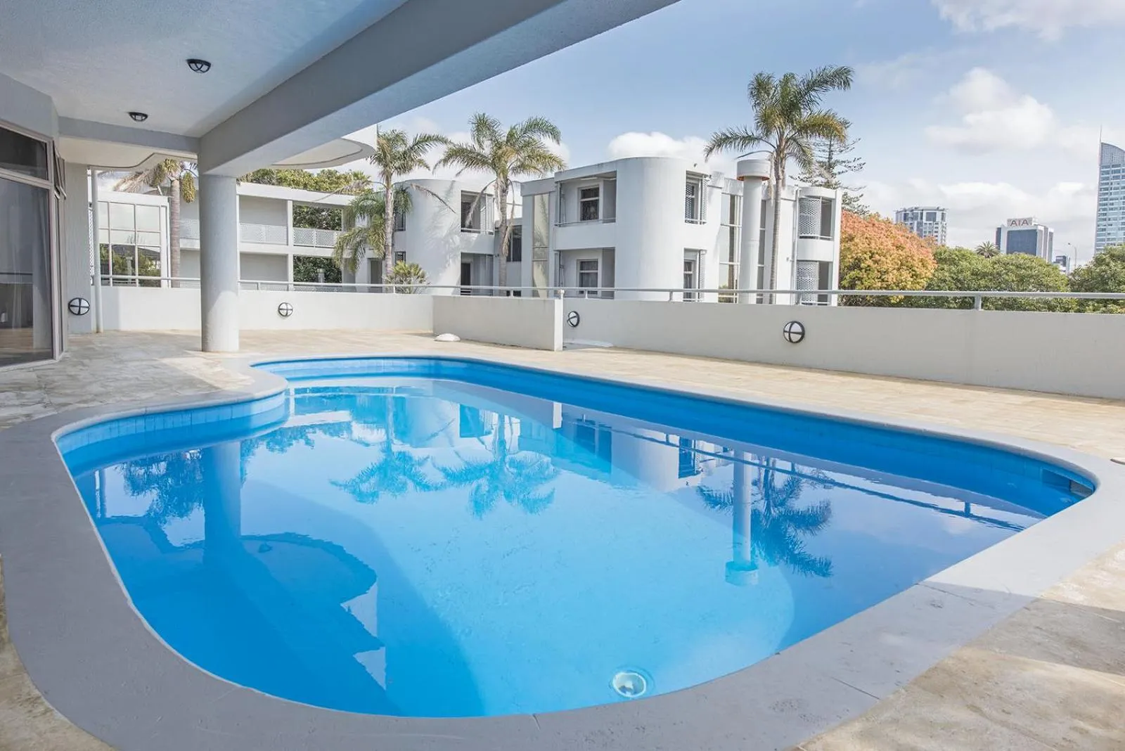 Pool view in Carnmore Hotel Takapuna