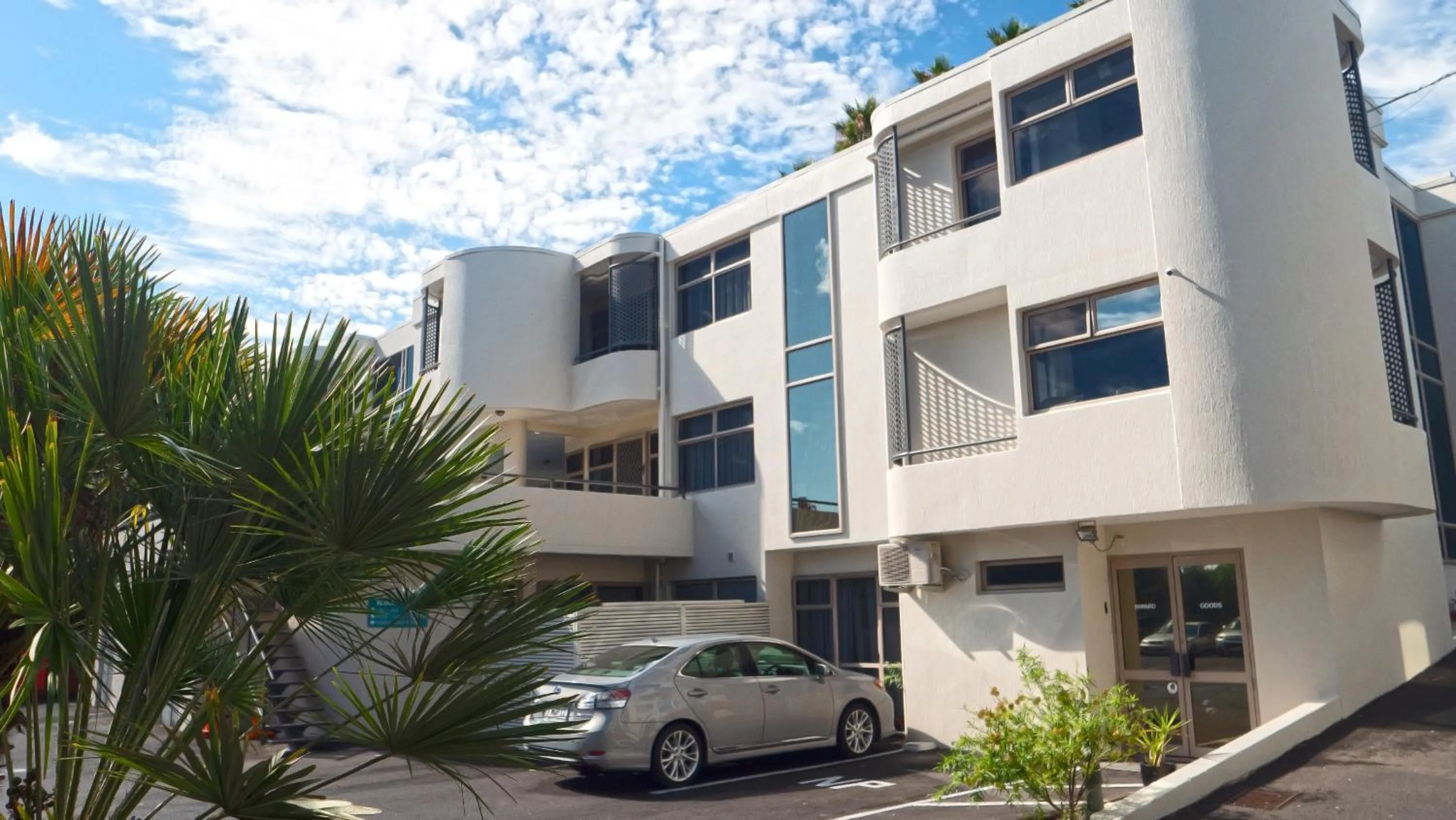 Property building in Carnmore Hotel Takapuna