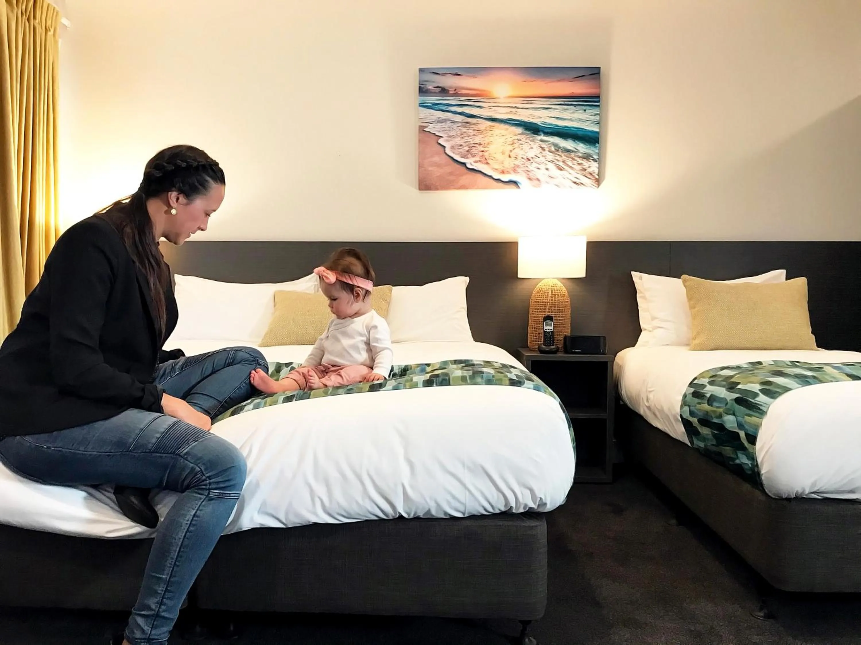 Family, Bed in Carnmore Hotel Takapuna