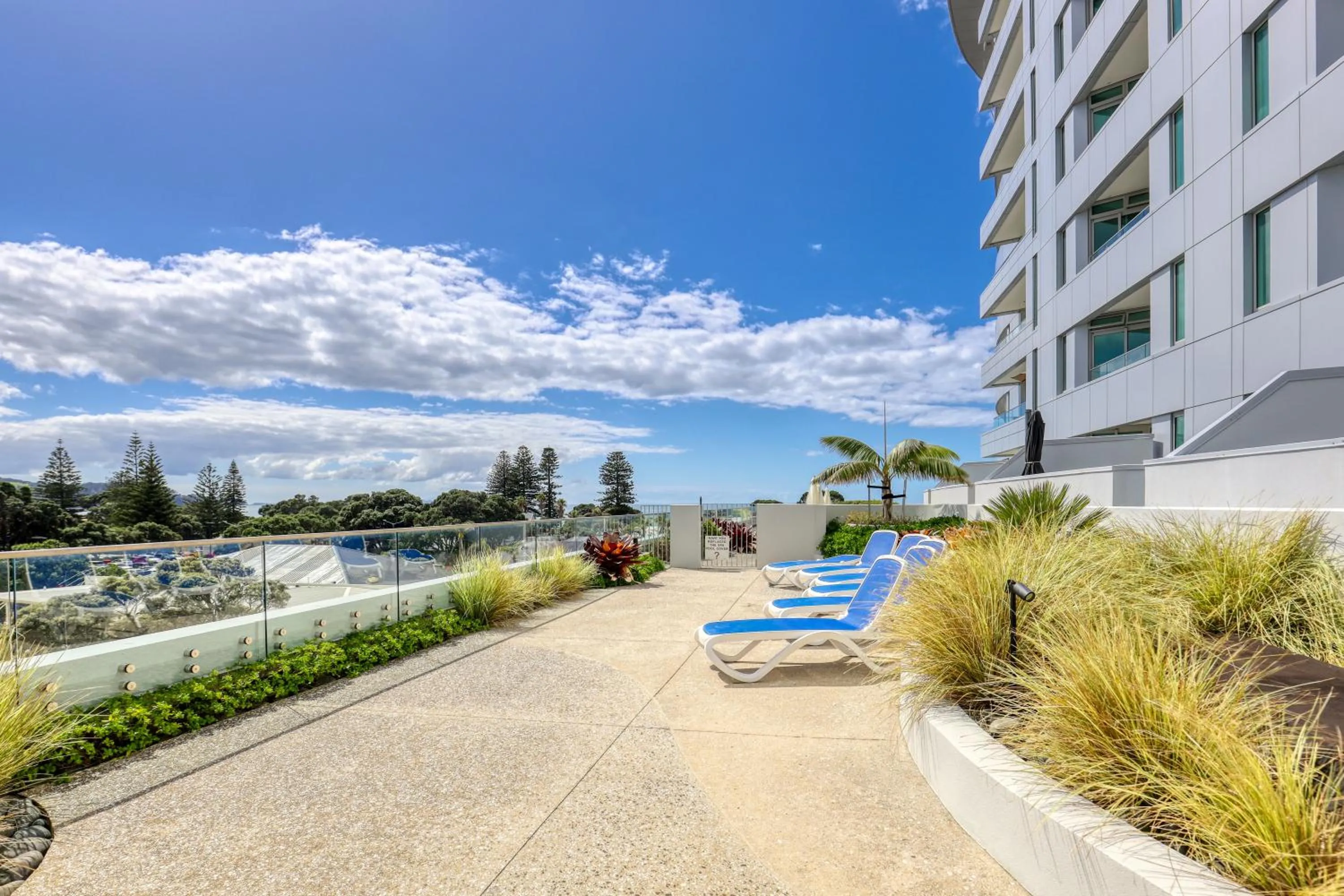 Swimming pool in Marsden Suites Nautilus Orewa