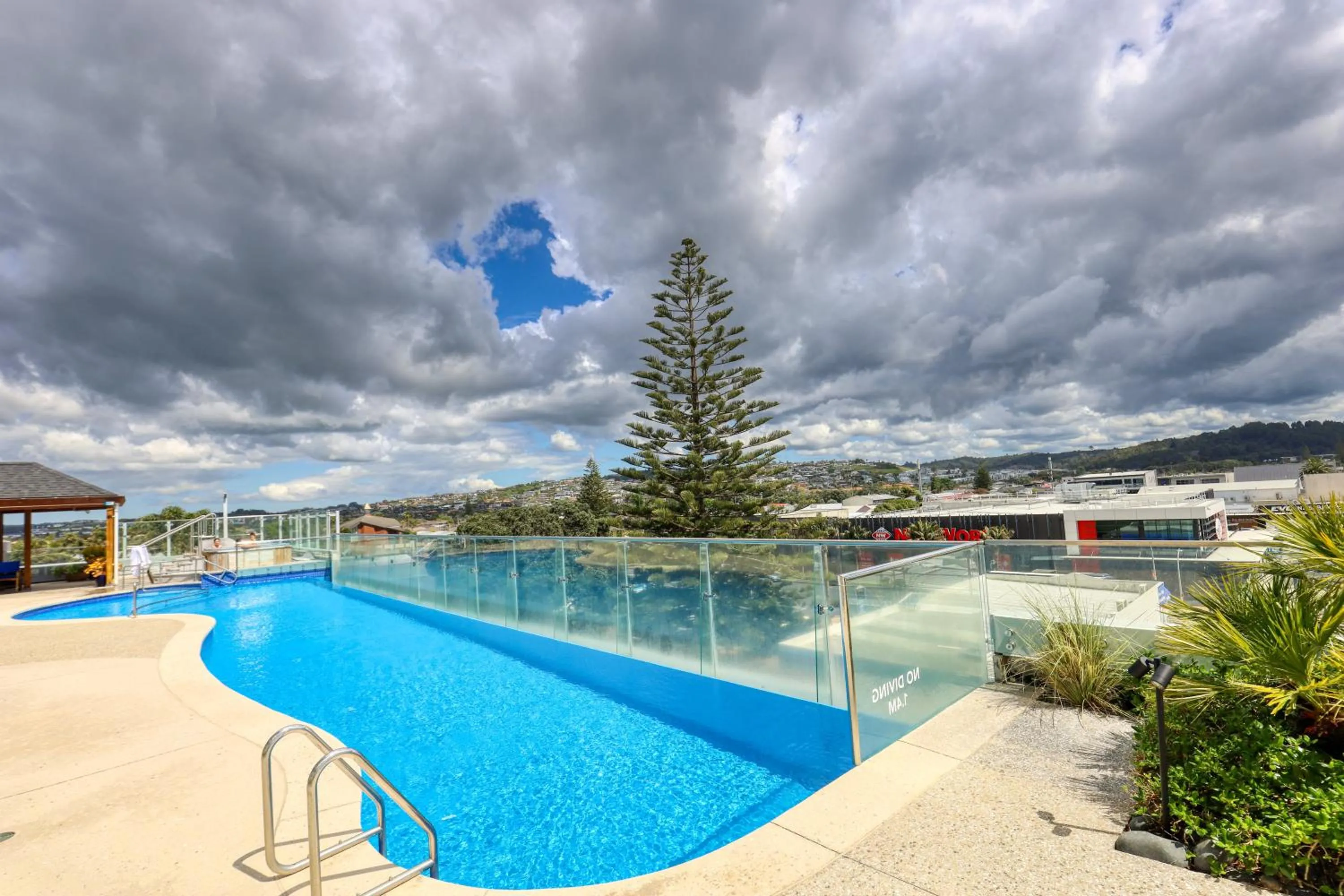 Swimming pool in Marsden Suites Nautilus Orewa