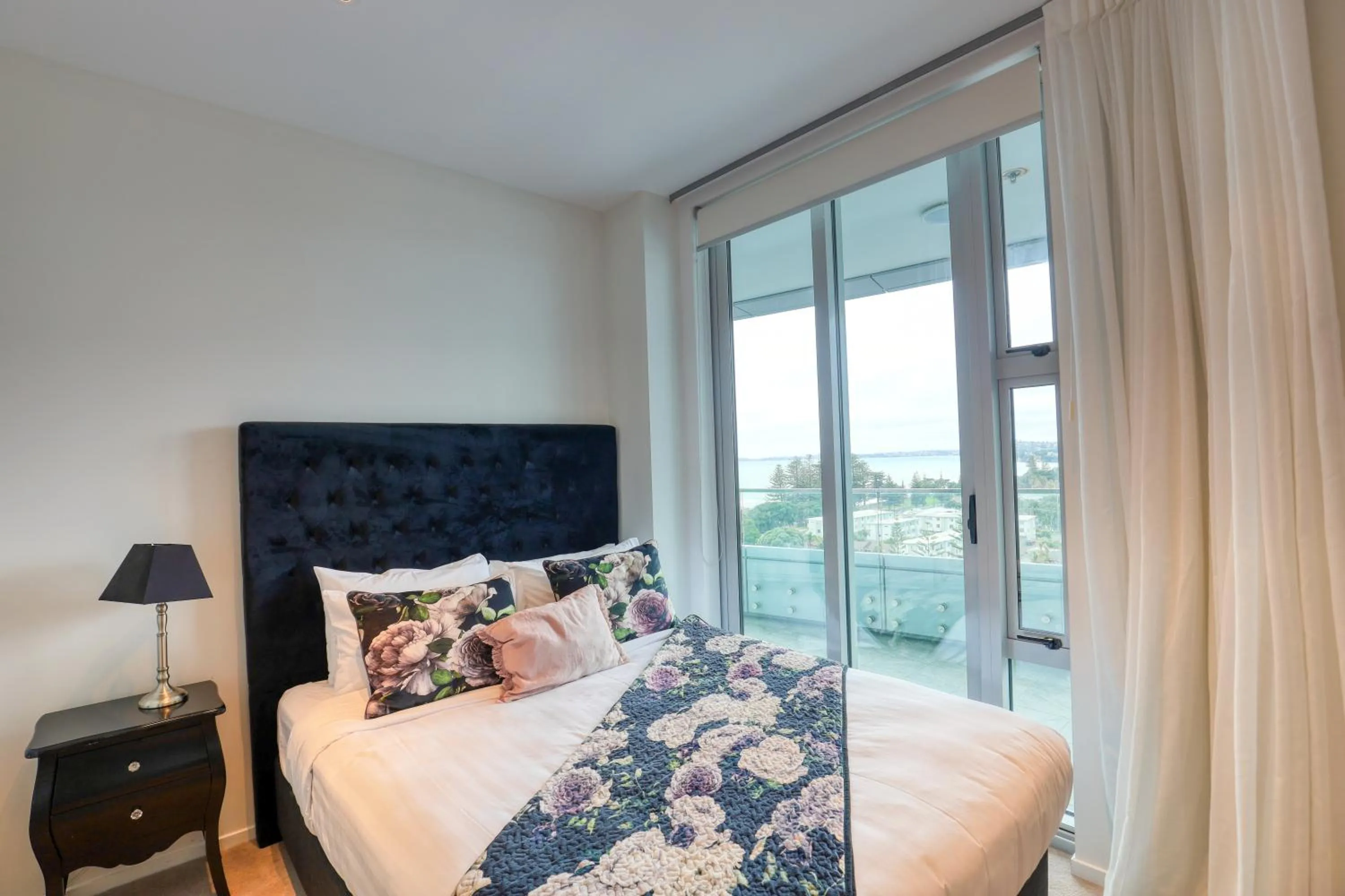 Bedroom, Bed in Marsden Suites Nautilus Orewa