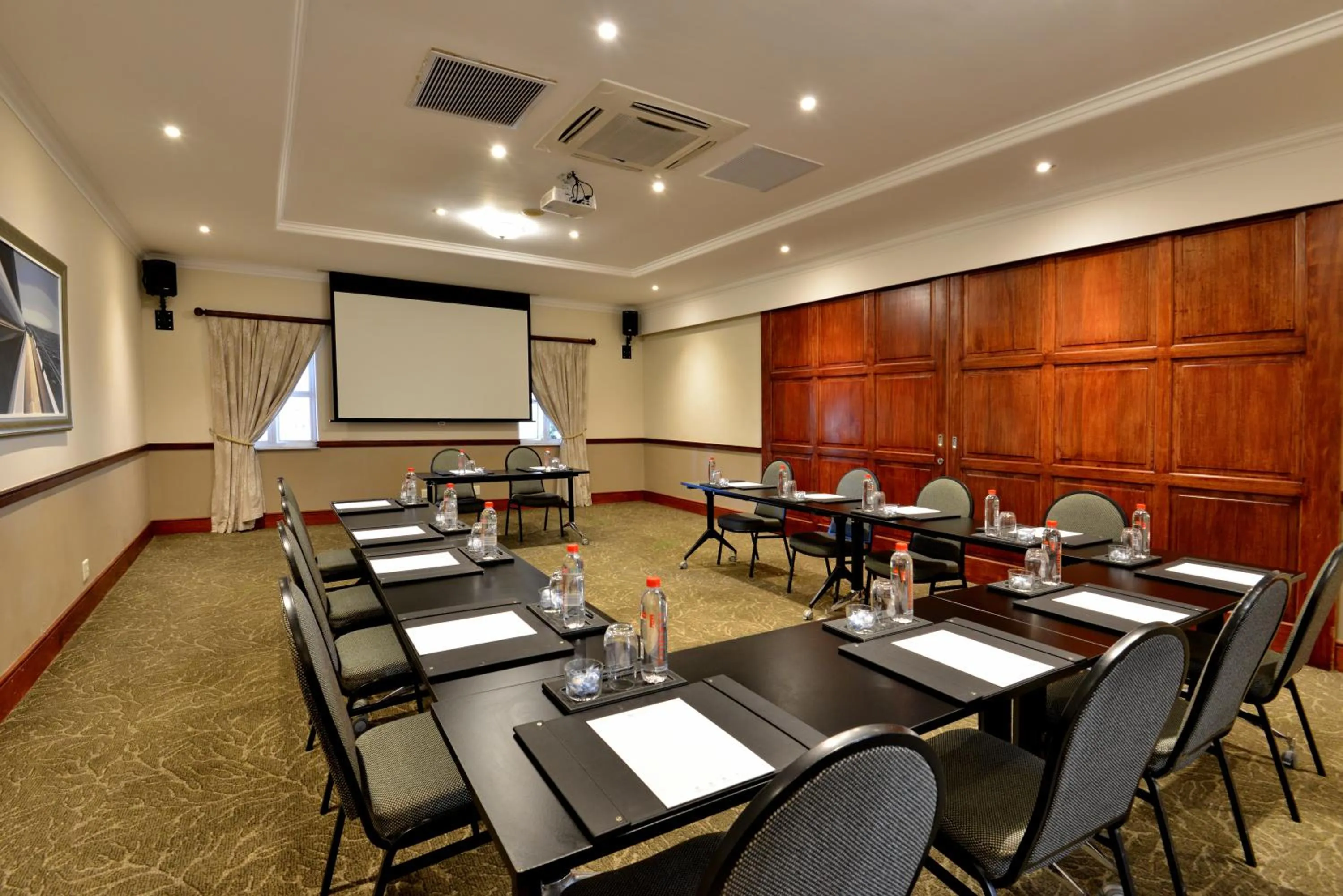 Meeting/conference room in Courtyard Hotel Gqeberha