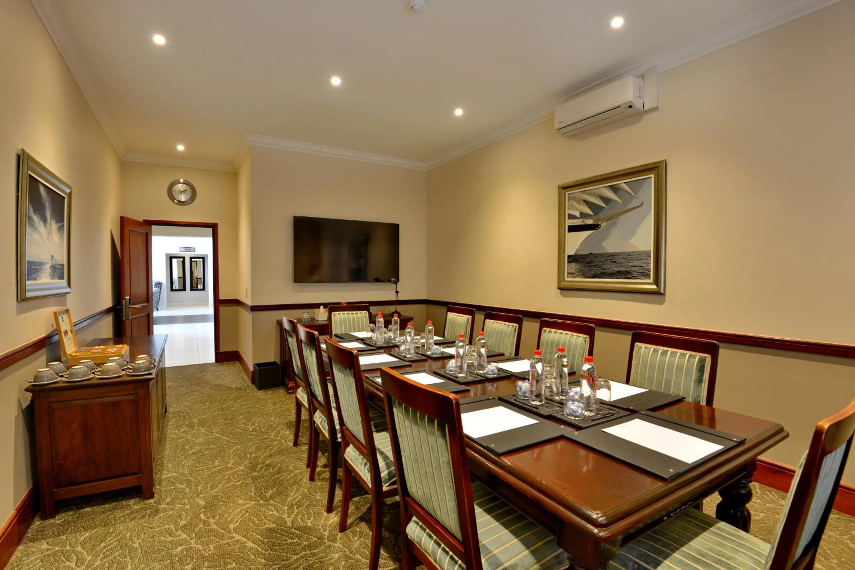 Meeting/conference room in Courtyard Hotel Gqeberha
