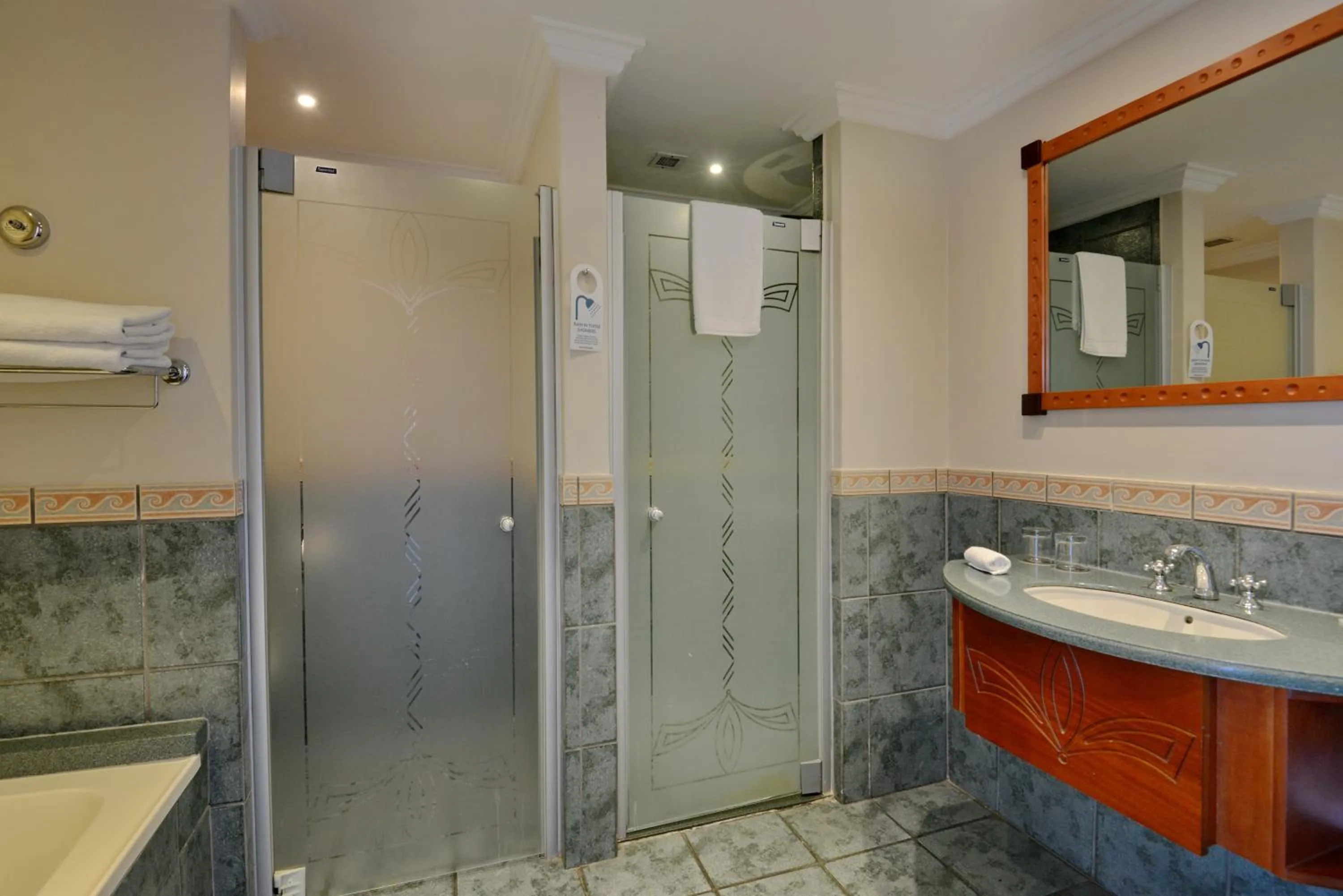 Bathroom in Courtyard Hotel Gqeberha