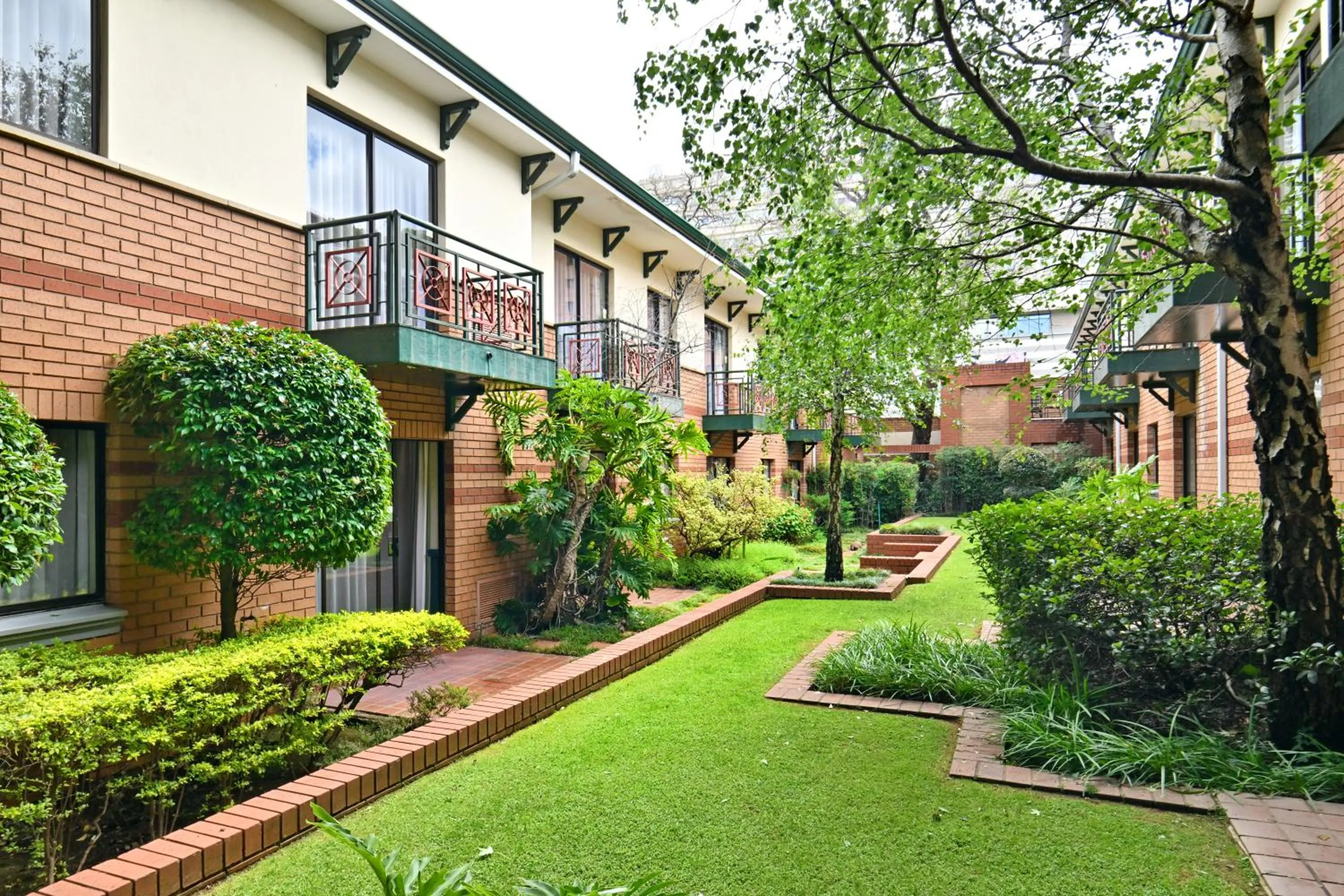 Garden in Courtyard Hotel Rosebank