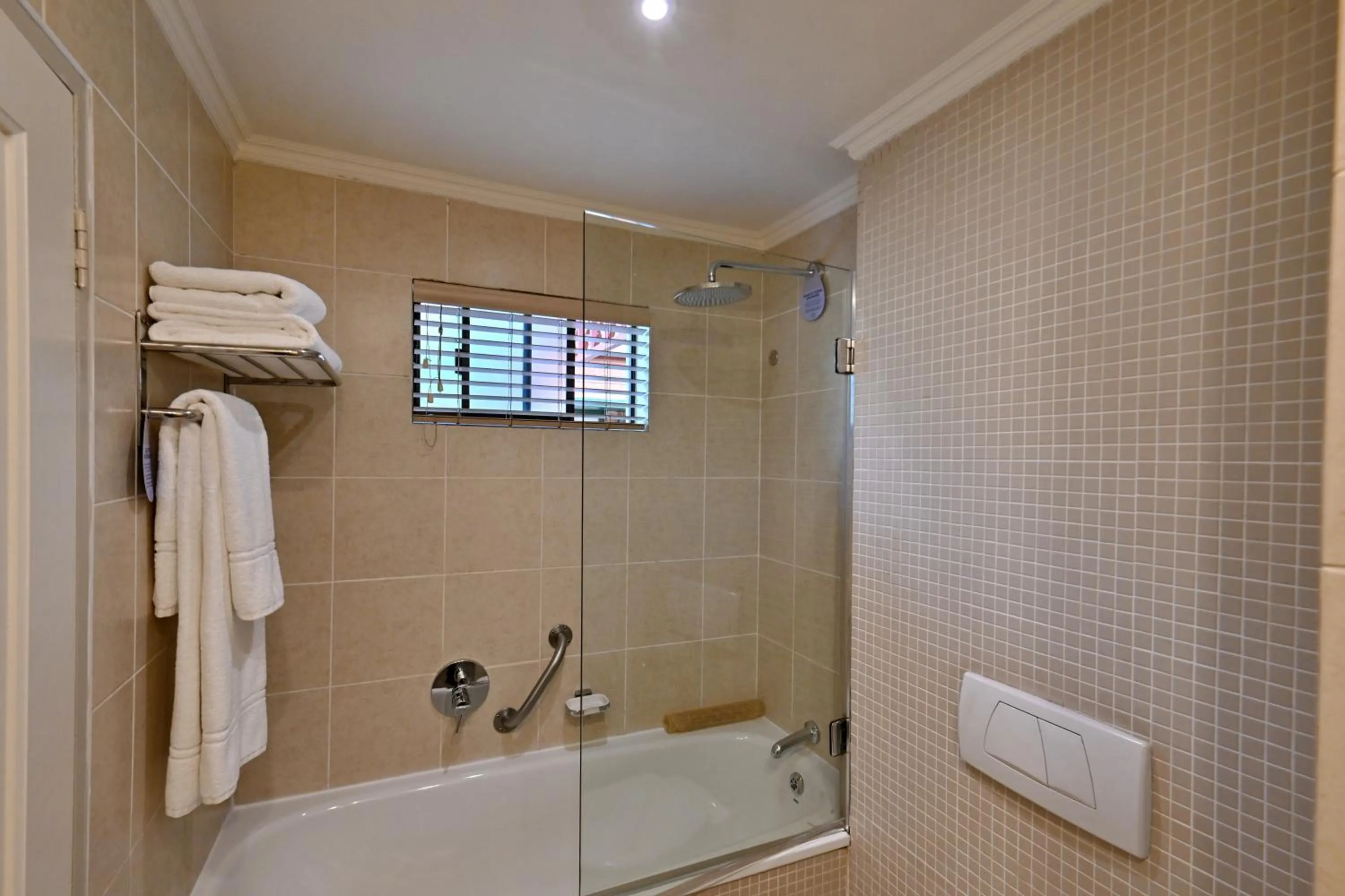 Shower in Courtyard Hotel Rosebank