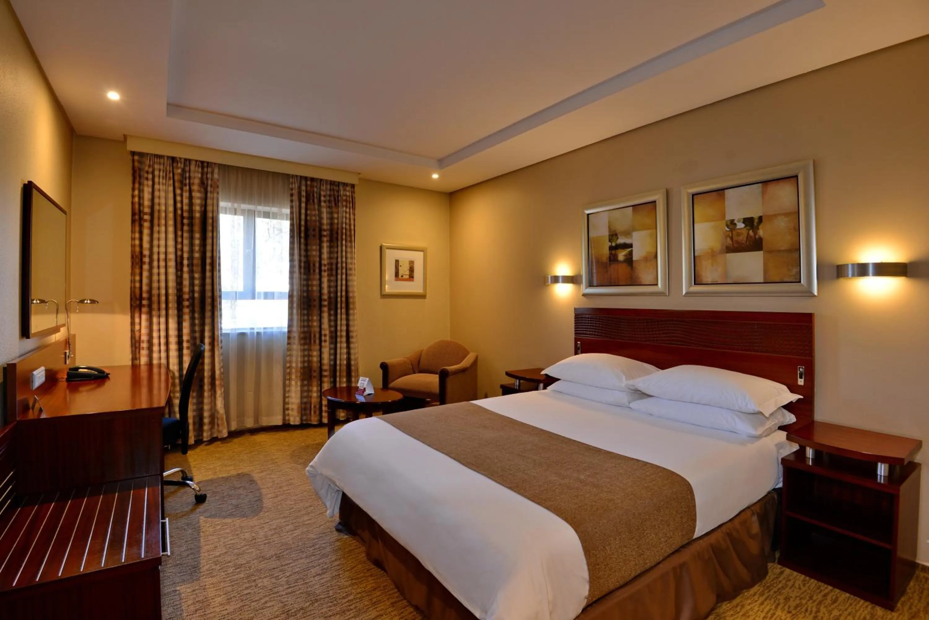 Bedroom, Bed in City Lodge Hotel Johannesburg Airport, Barbara Road