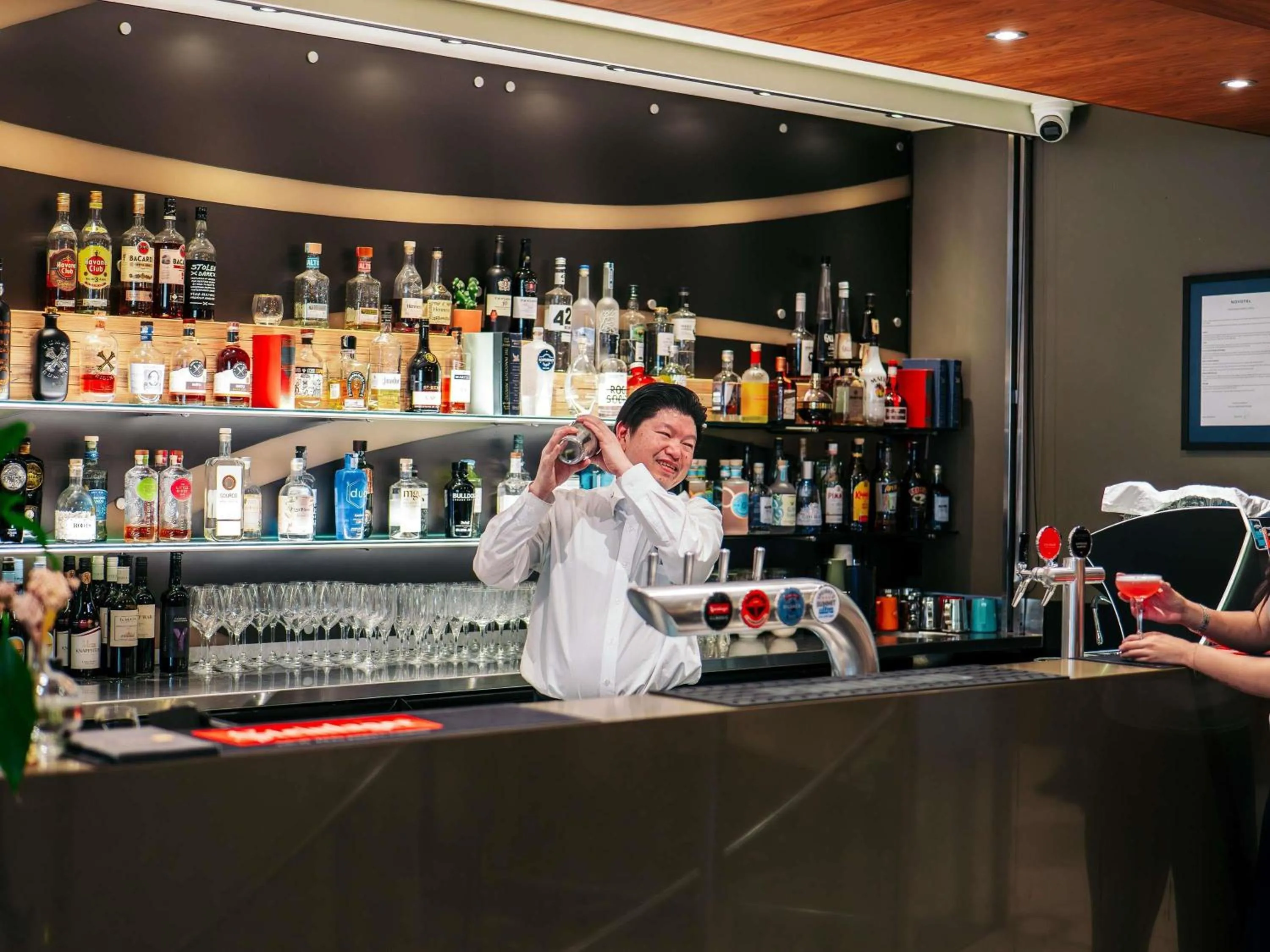 Lounge or bar in Novotel Christchurch Cathedral Square