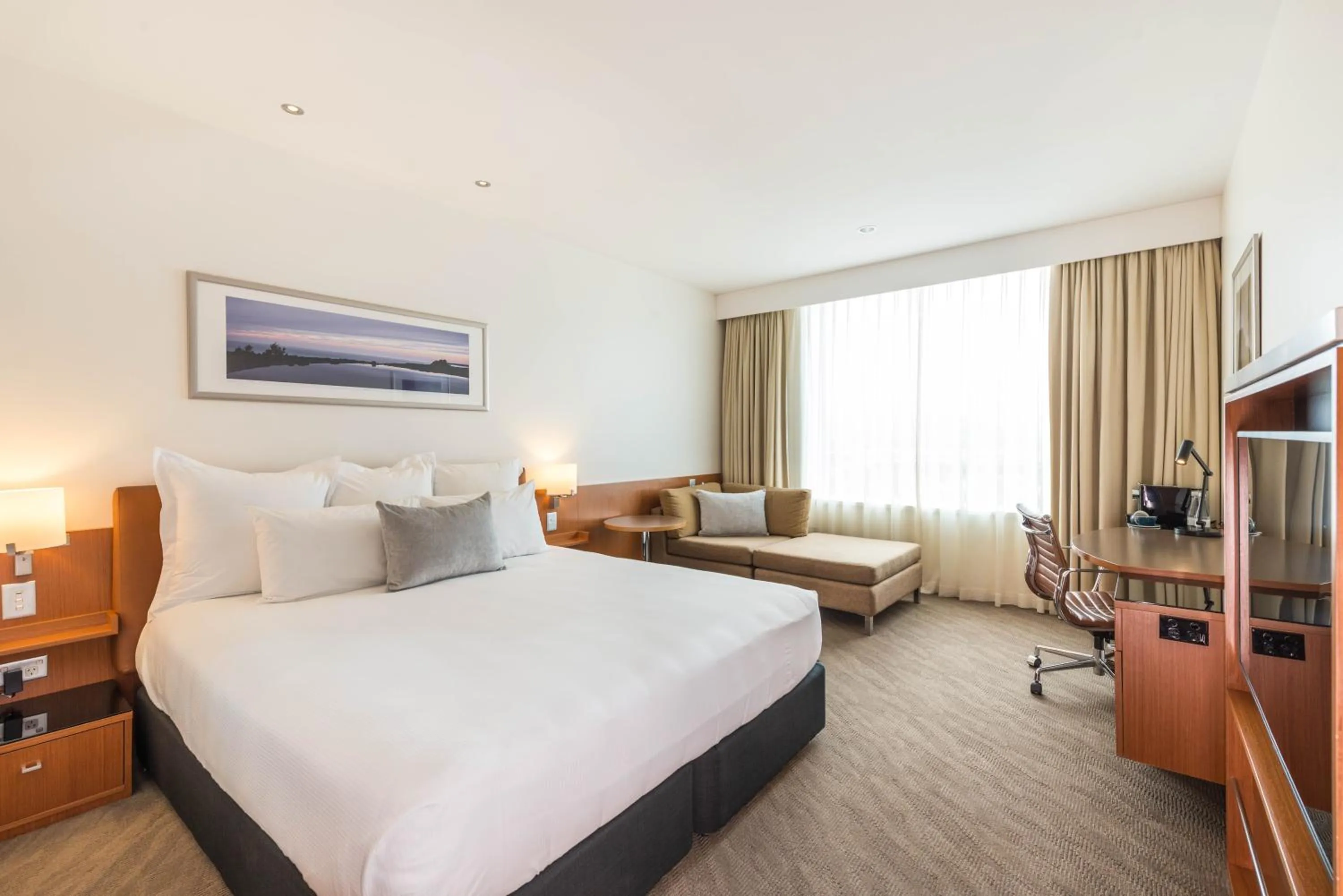 Bedroom, Bed in Novotel Christchurch Cathedral Square