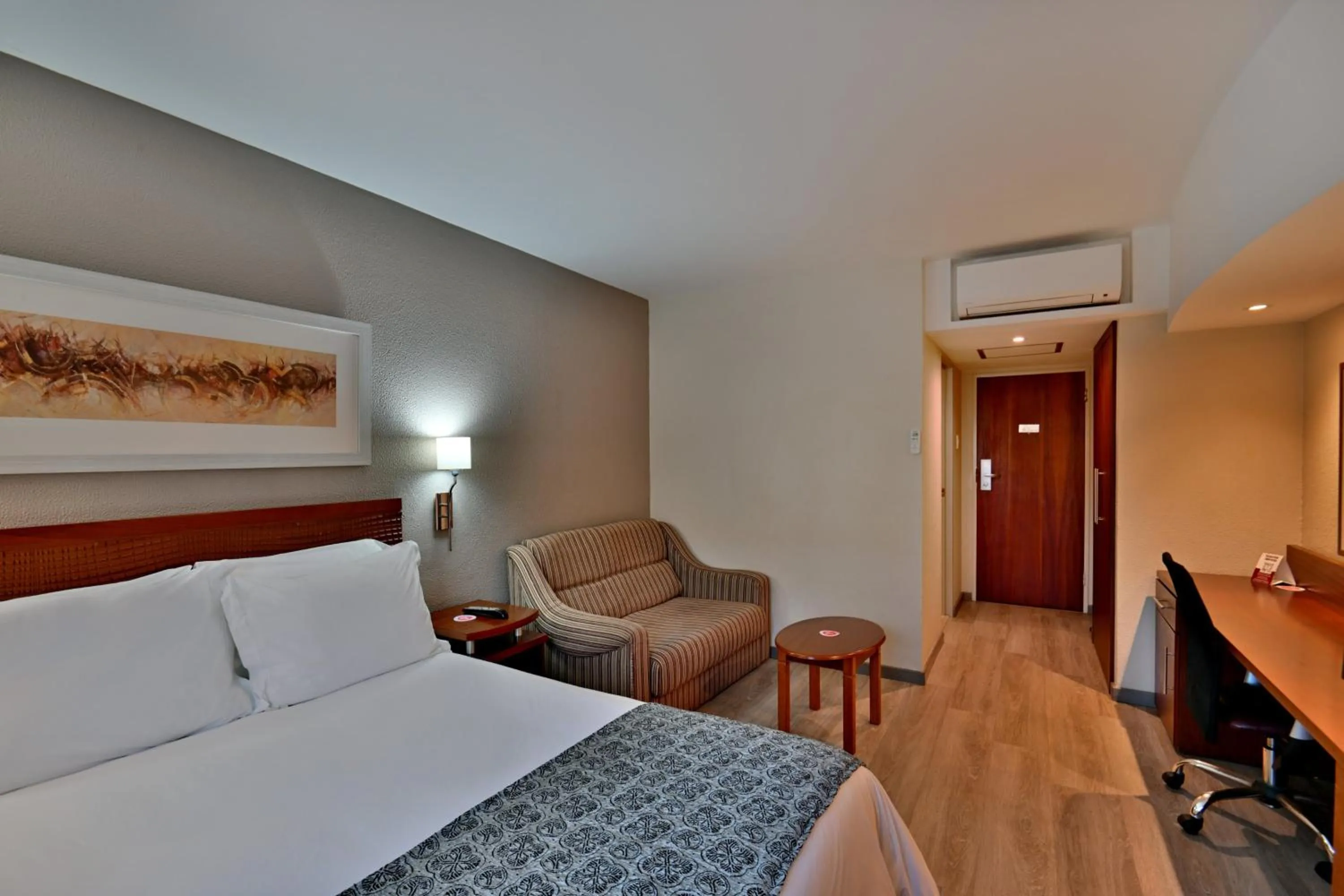 Bed in City Lodge Hotel Gqeberha