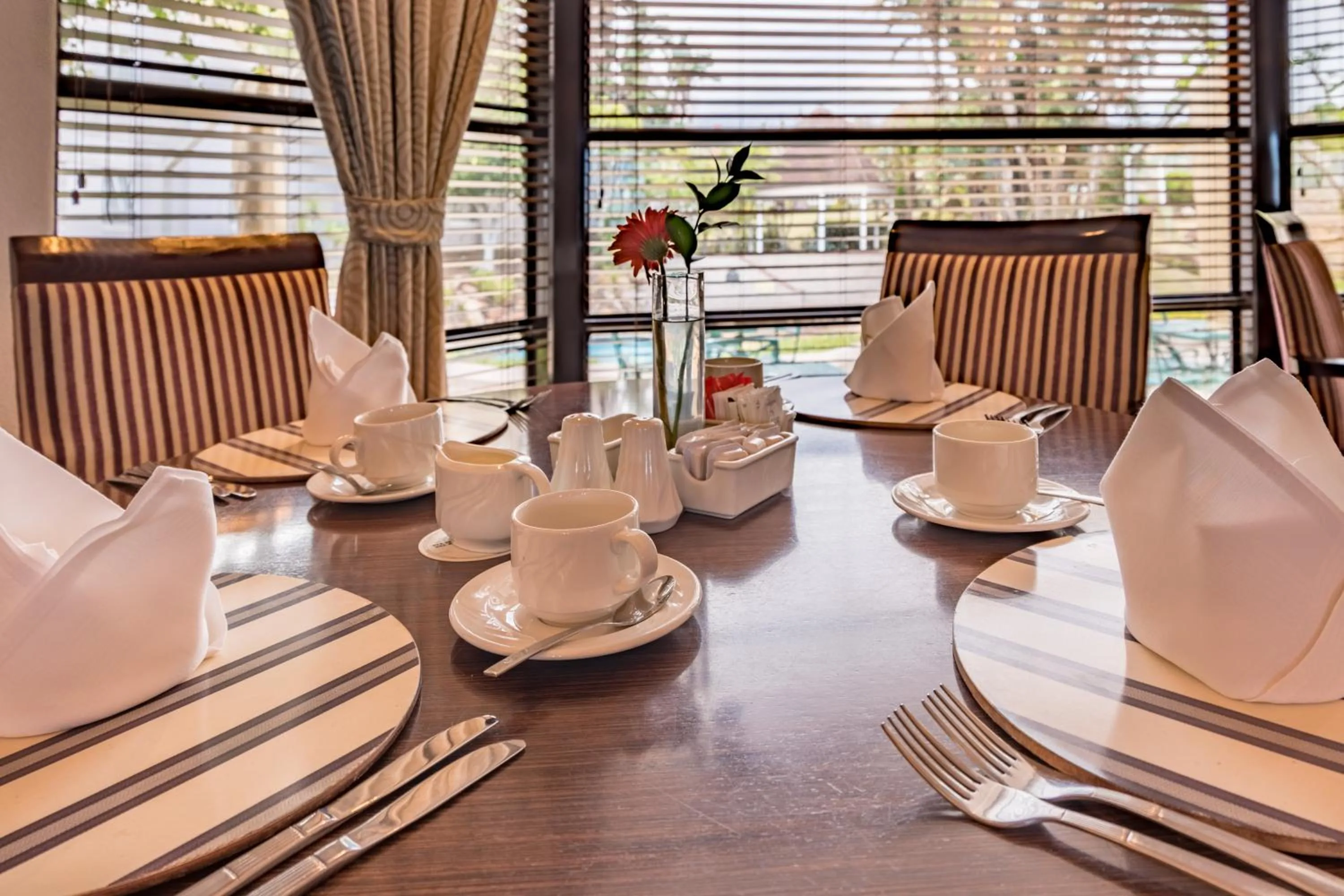 Restaurant/places to eat in City Lodge Hotel Gqeberha