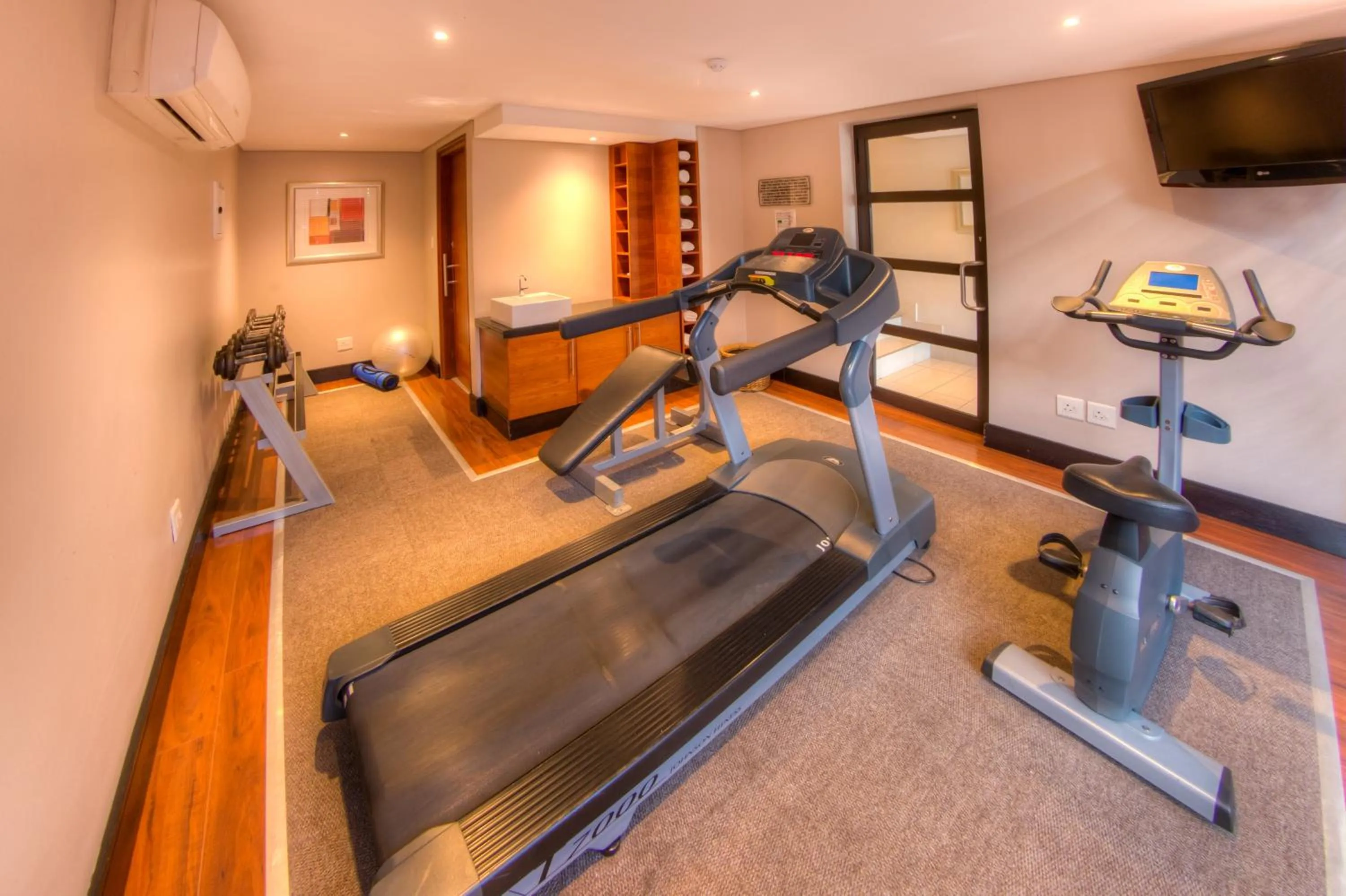 Fitness centre/facilities in City Lodge Hotel Sandton, Katherine Street
