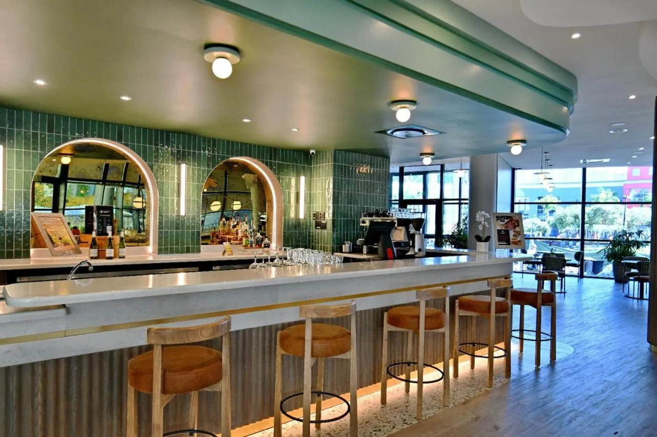 Lounge or bar in City Lodge Hotel Umhlanga Ridge