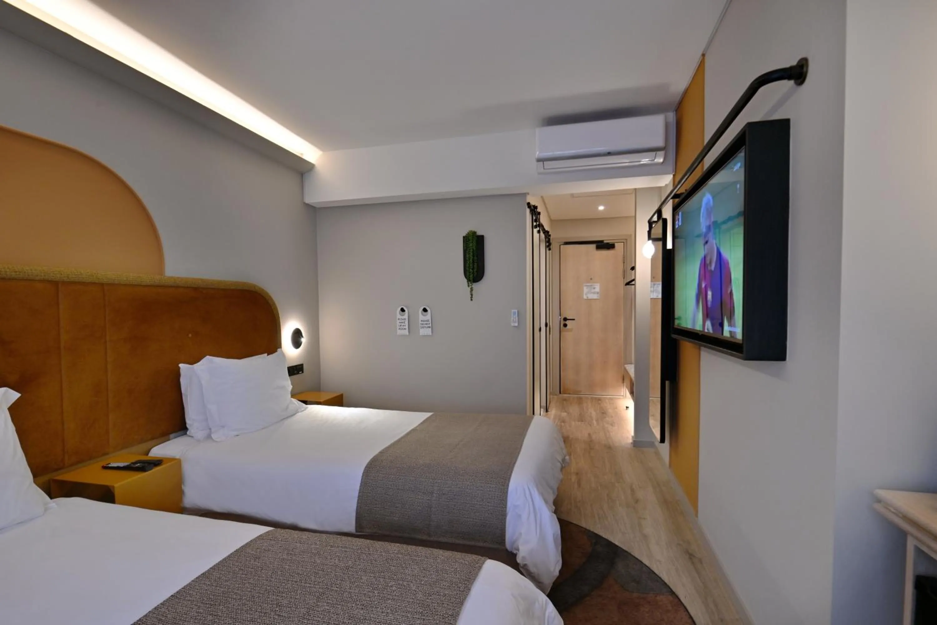 Bedroom, Bed in City Lodge Hotel V&A Waterfront