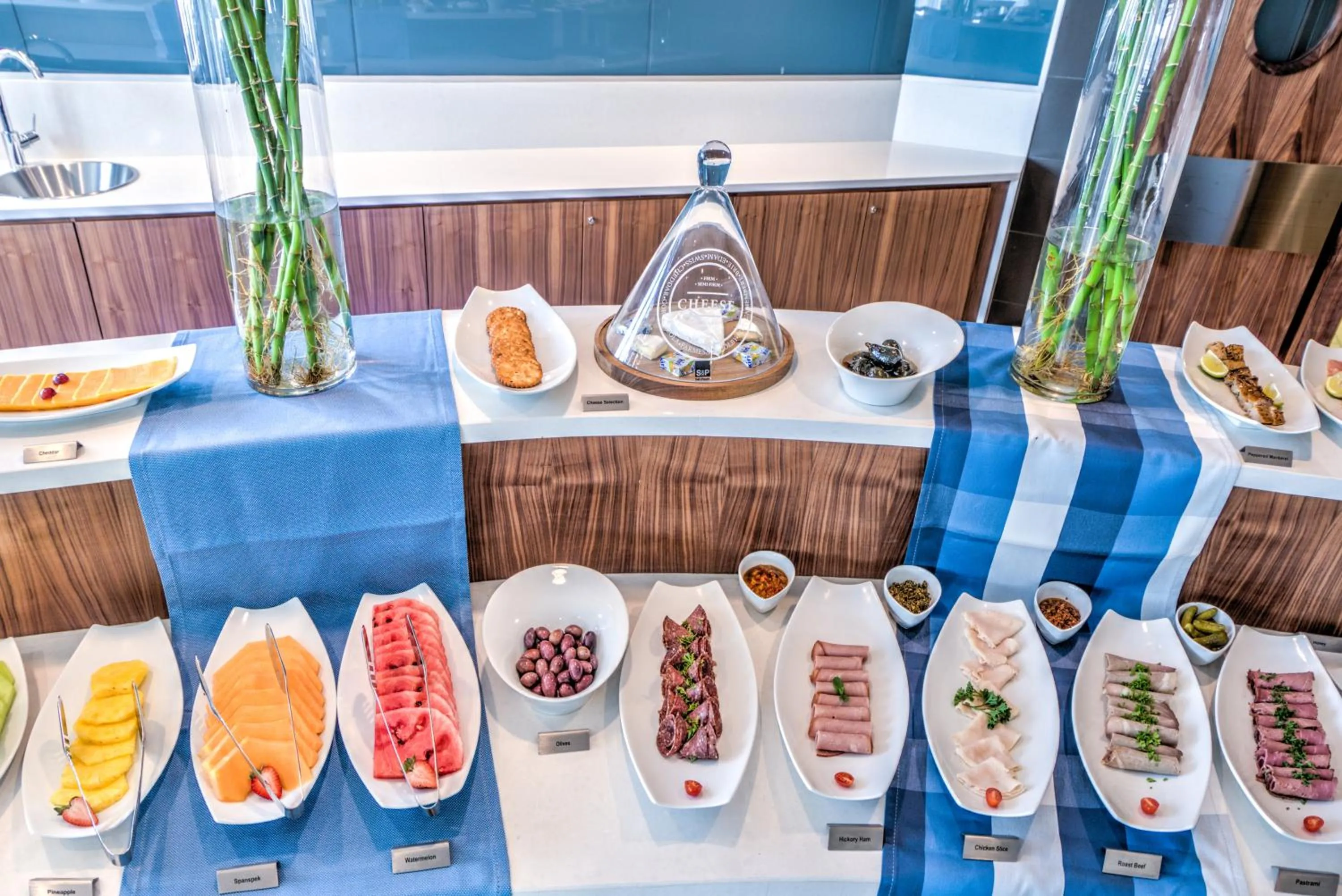 Food and drinks in City Lodge Hotel Waterfall City