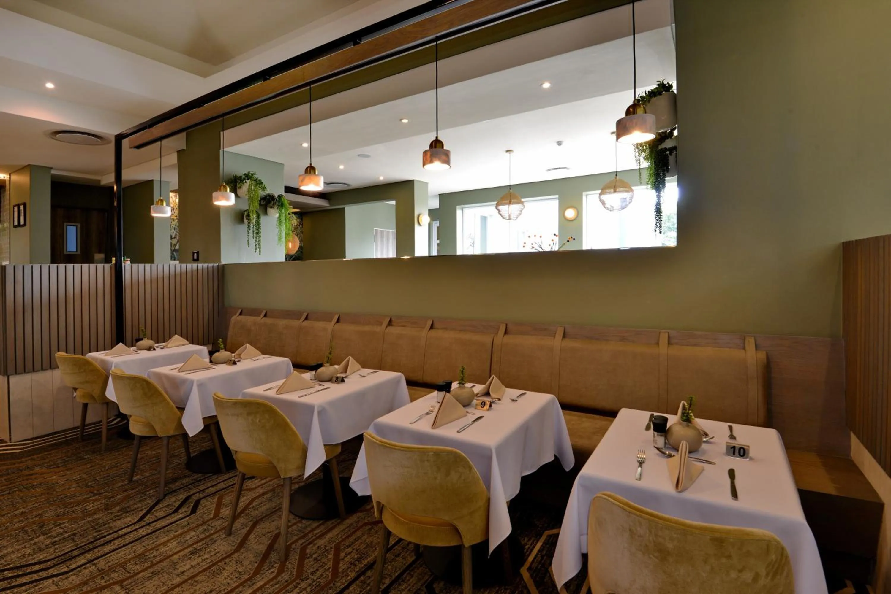 Restaurant/places to eat in Town Lodge Bellville