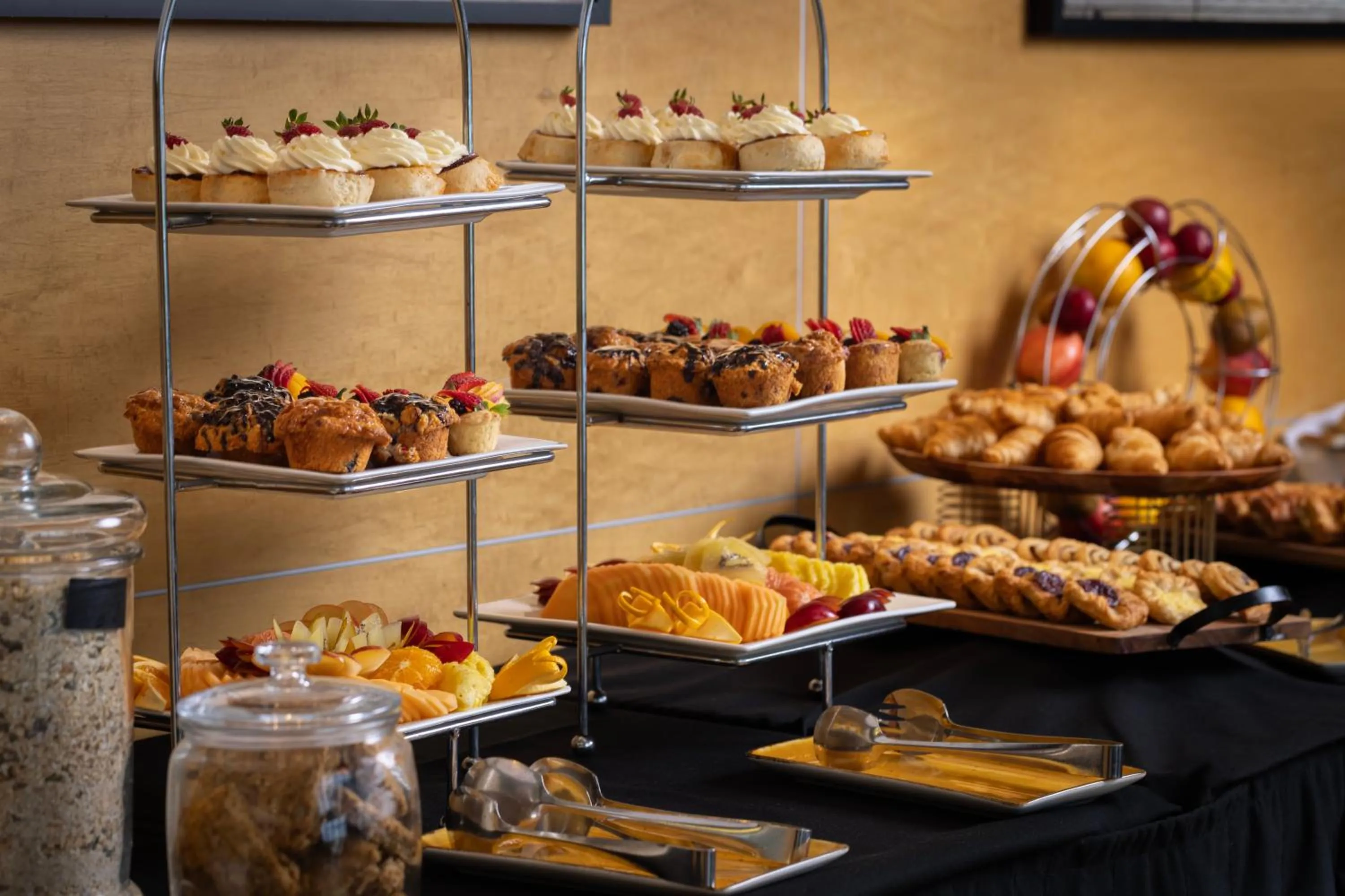 Buffet breakfast in Edit Picton