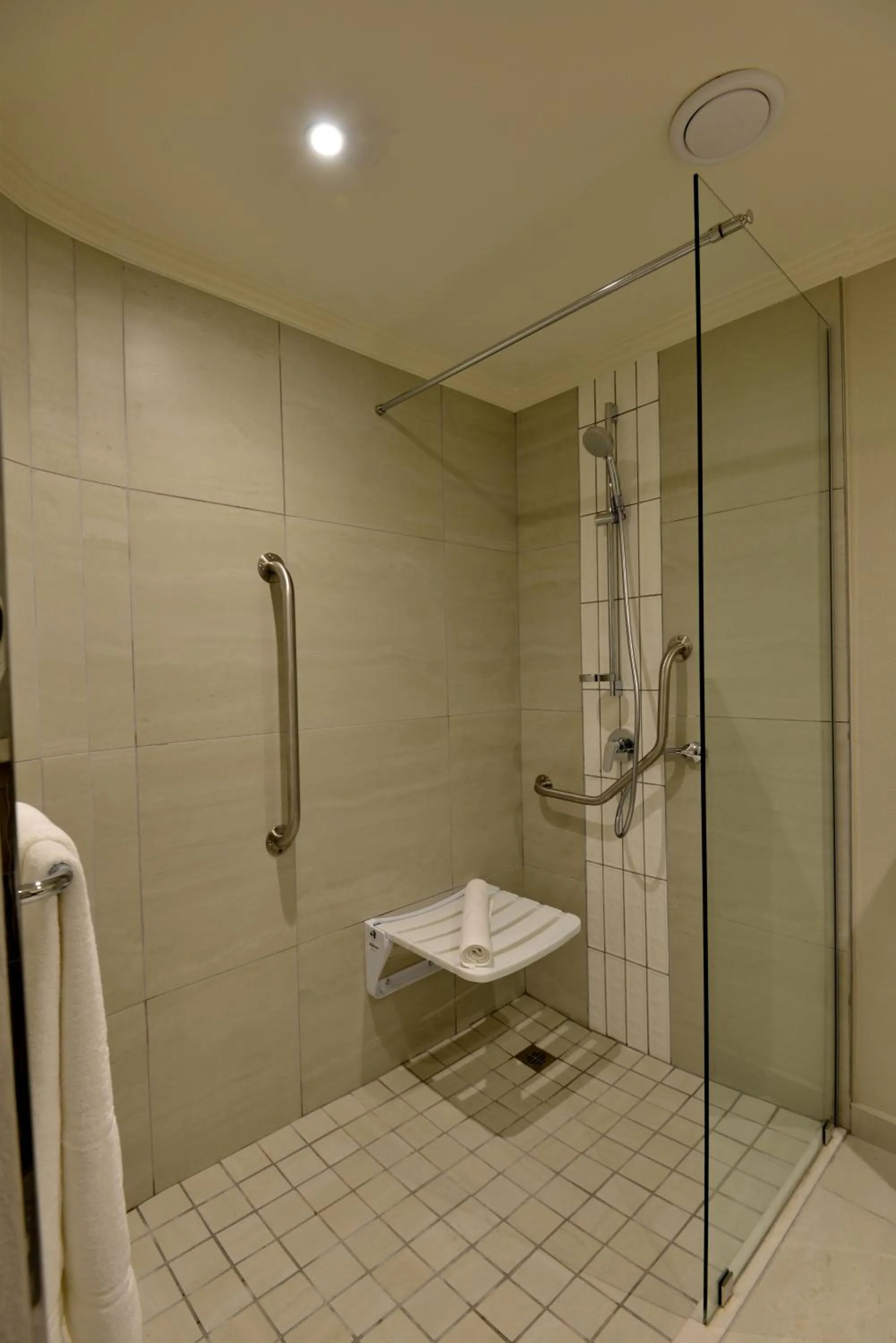 Bathroom in Town Lodge George