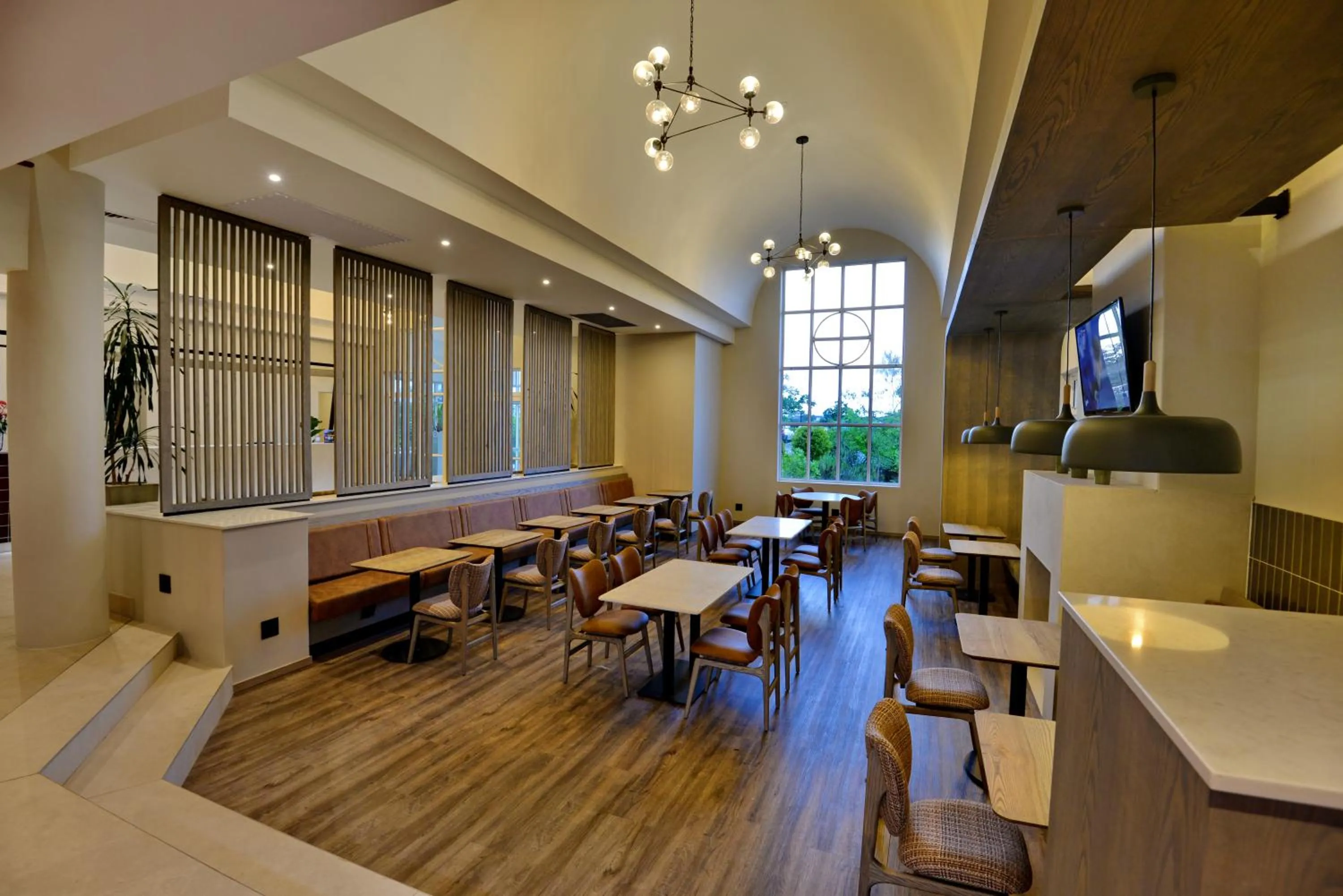 Restaurant/places to eat in Town Lodge George