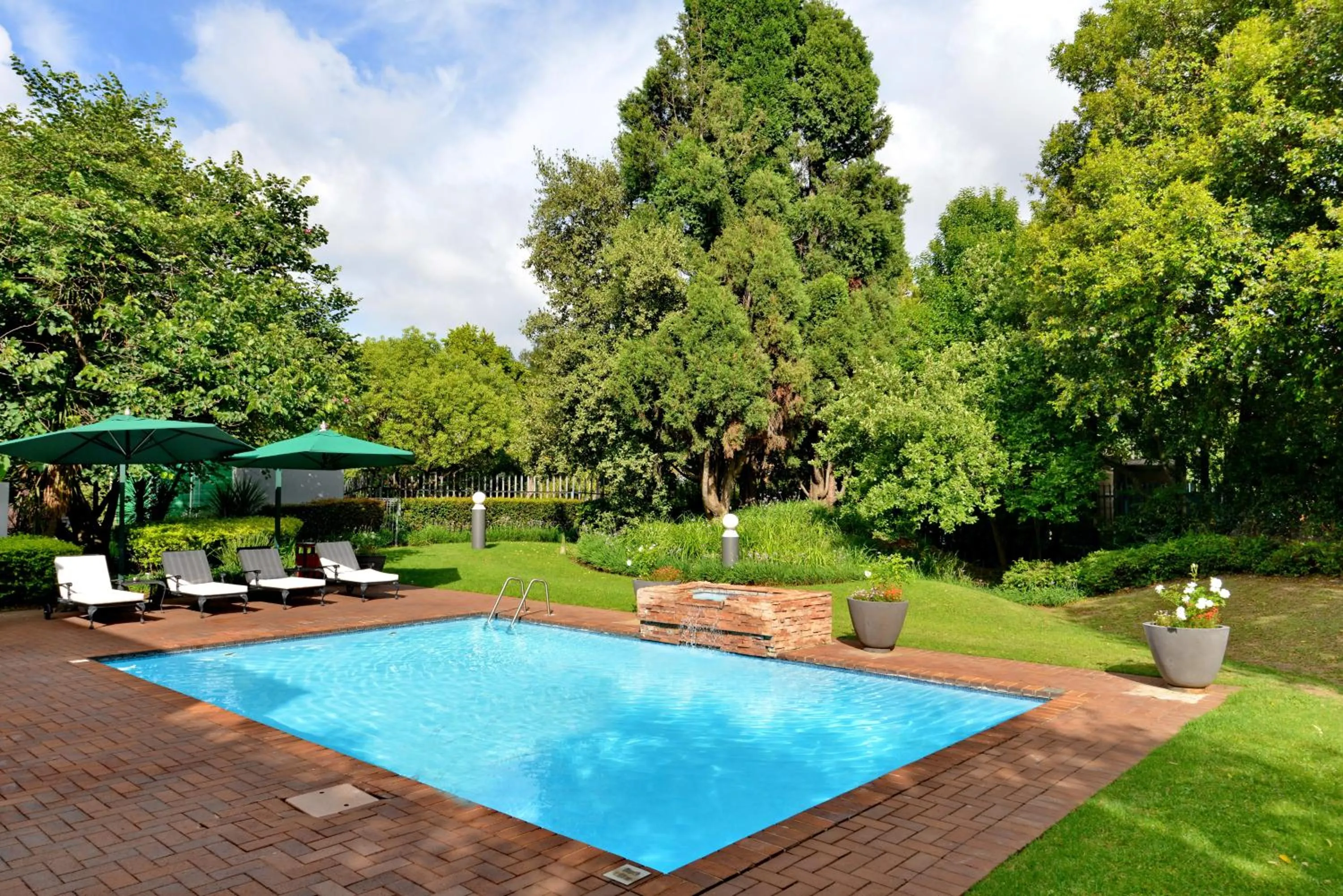 Swimming pool in Town Lodge Waterfall, Midrand