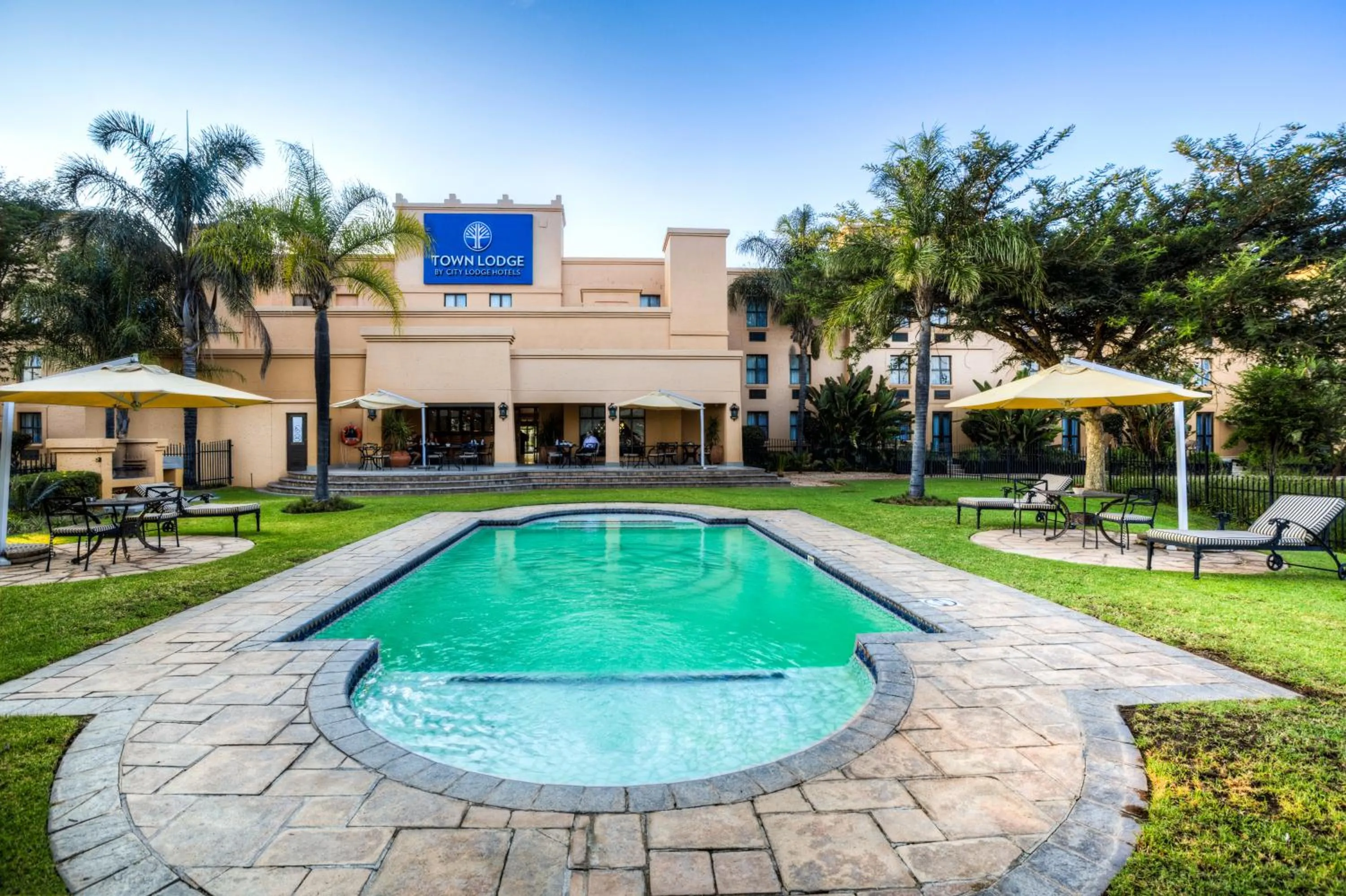 Swimming pool in Town Lodge Polokwane