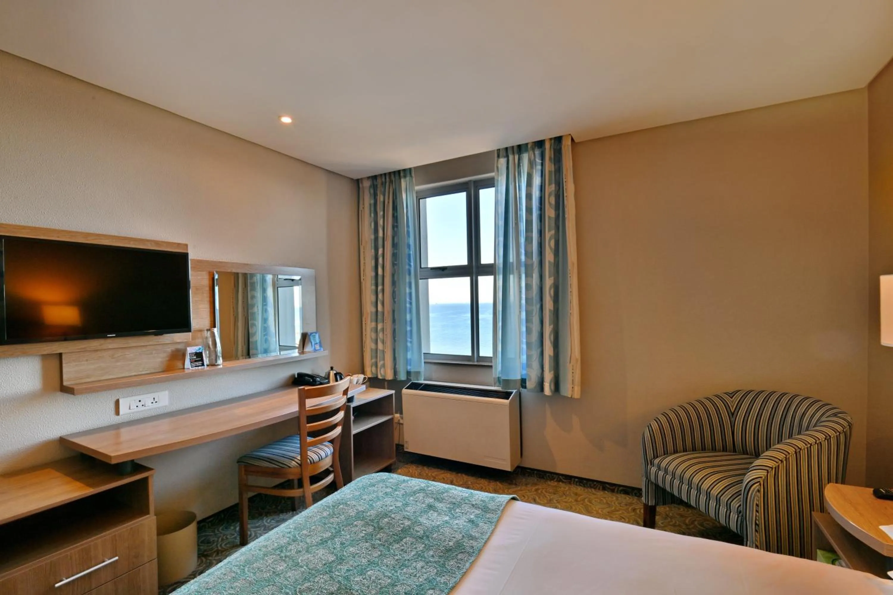 TV and multimedia, Bed in Town Lodge Gqeberha