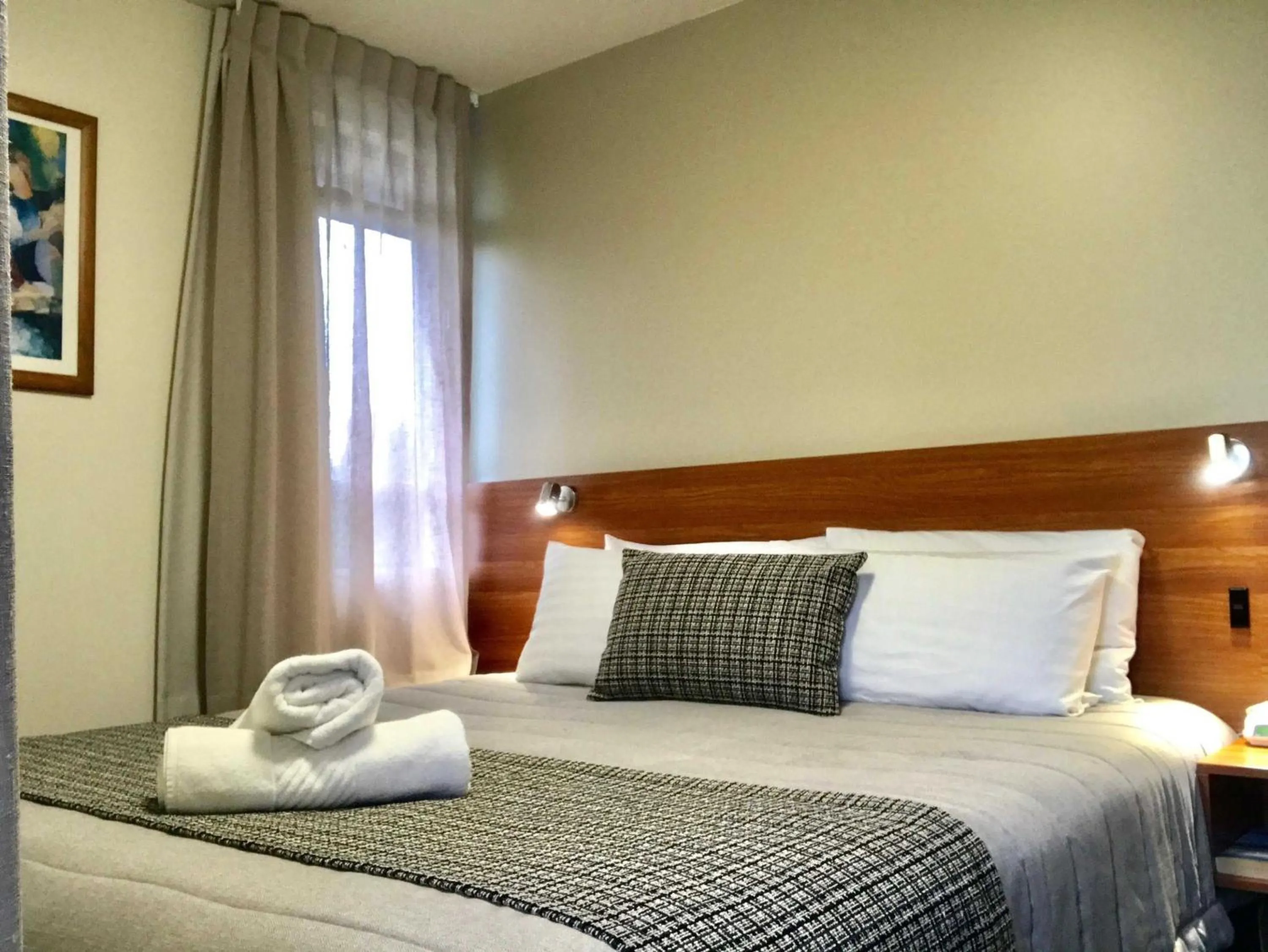 Bed in Ventura Inn & Suites Hamilton