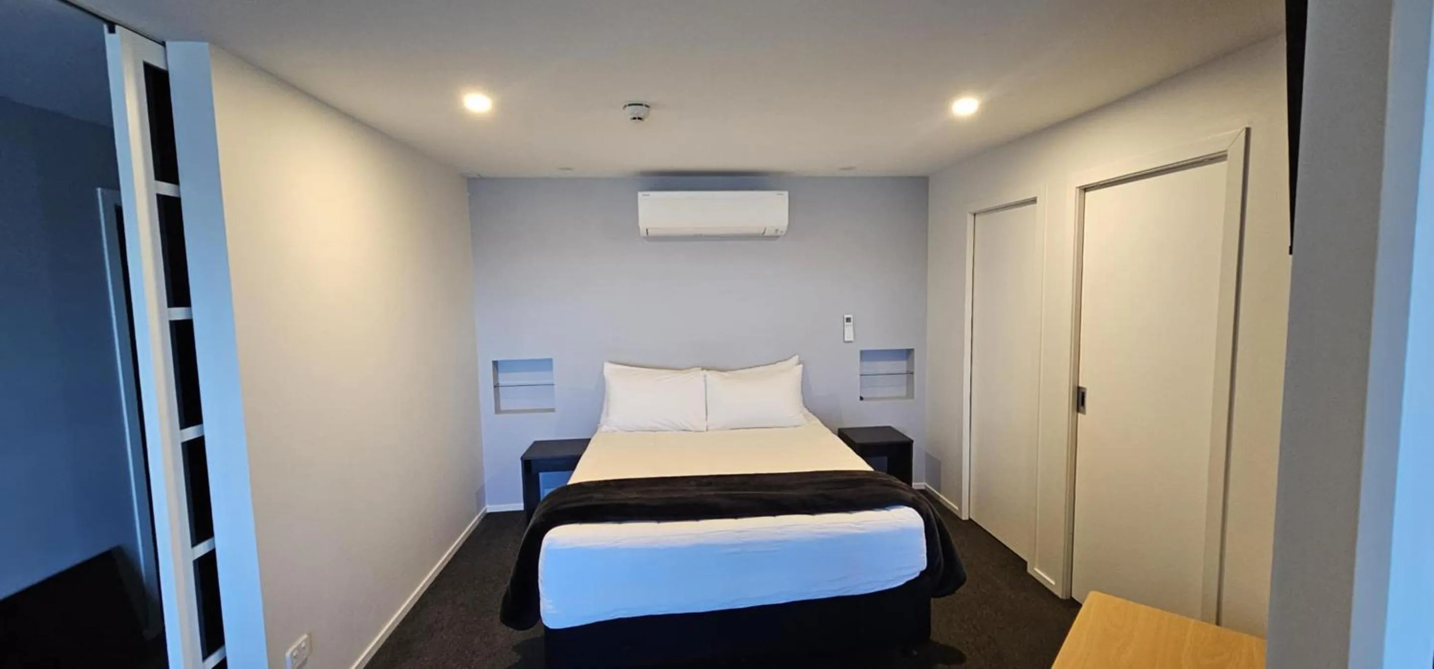 Bed in Lakefront Lodge Taupo